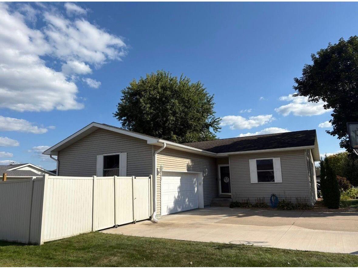 137 Acorn West Salem WI 54669 1944228 image1