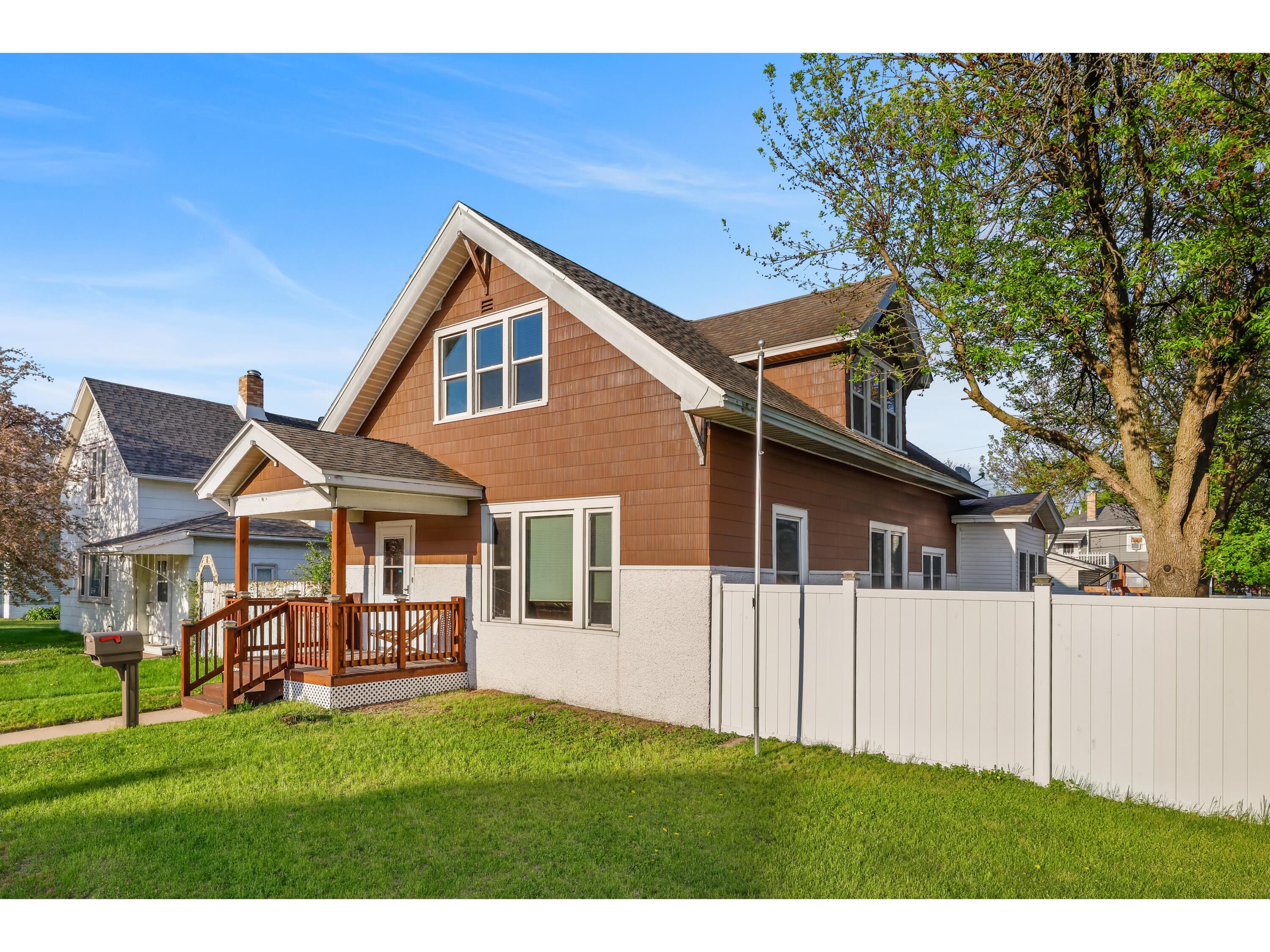 1402 George La Crosse WI 54603 1960810 image1