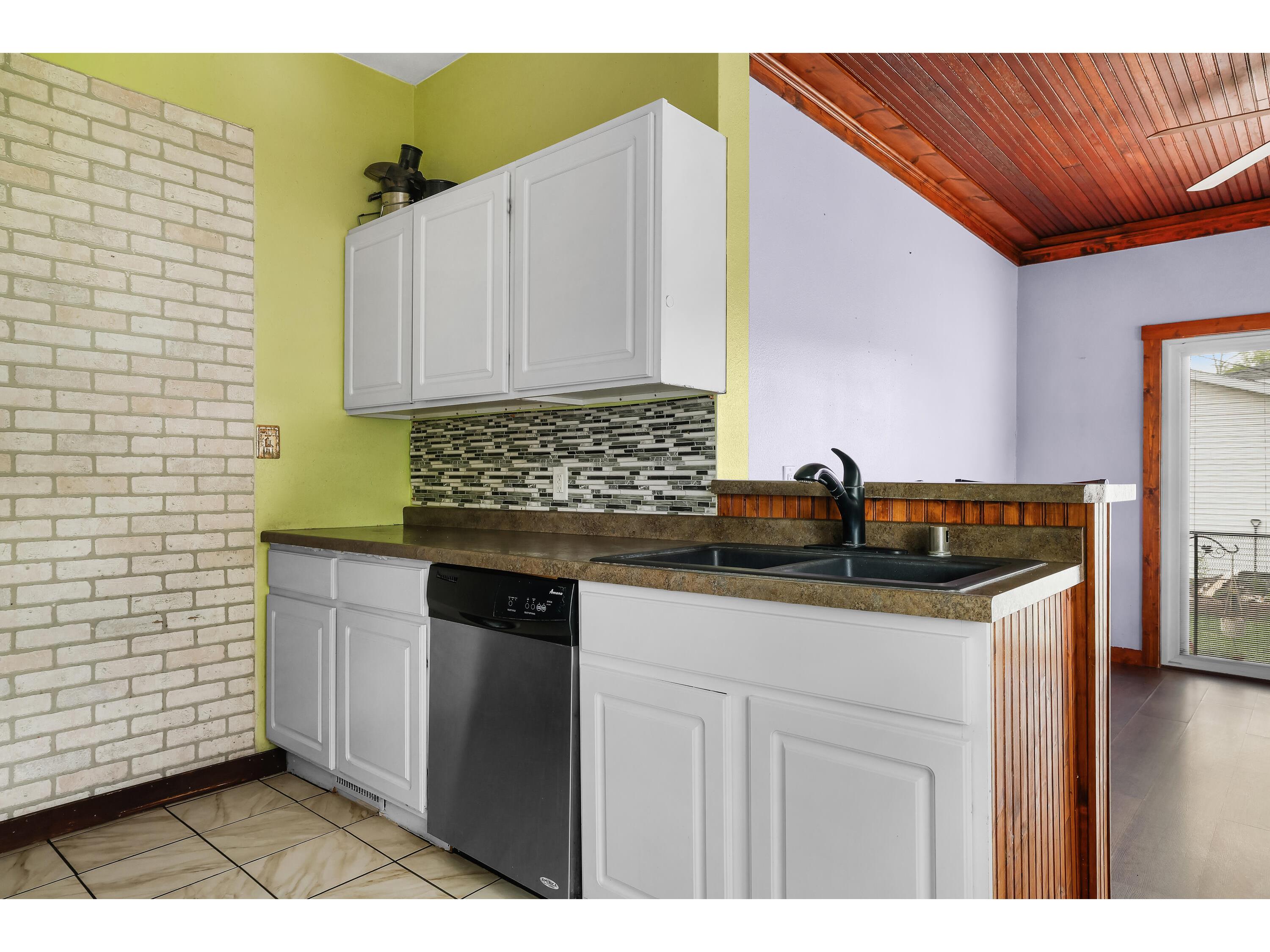 1402 George La Crosse WI 54603 1960810 image10