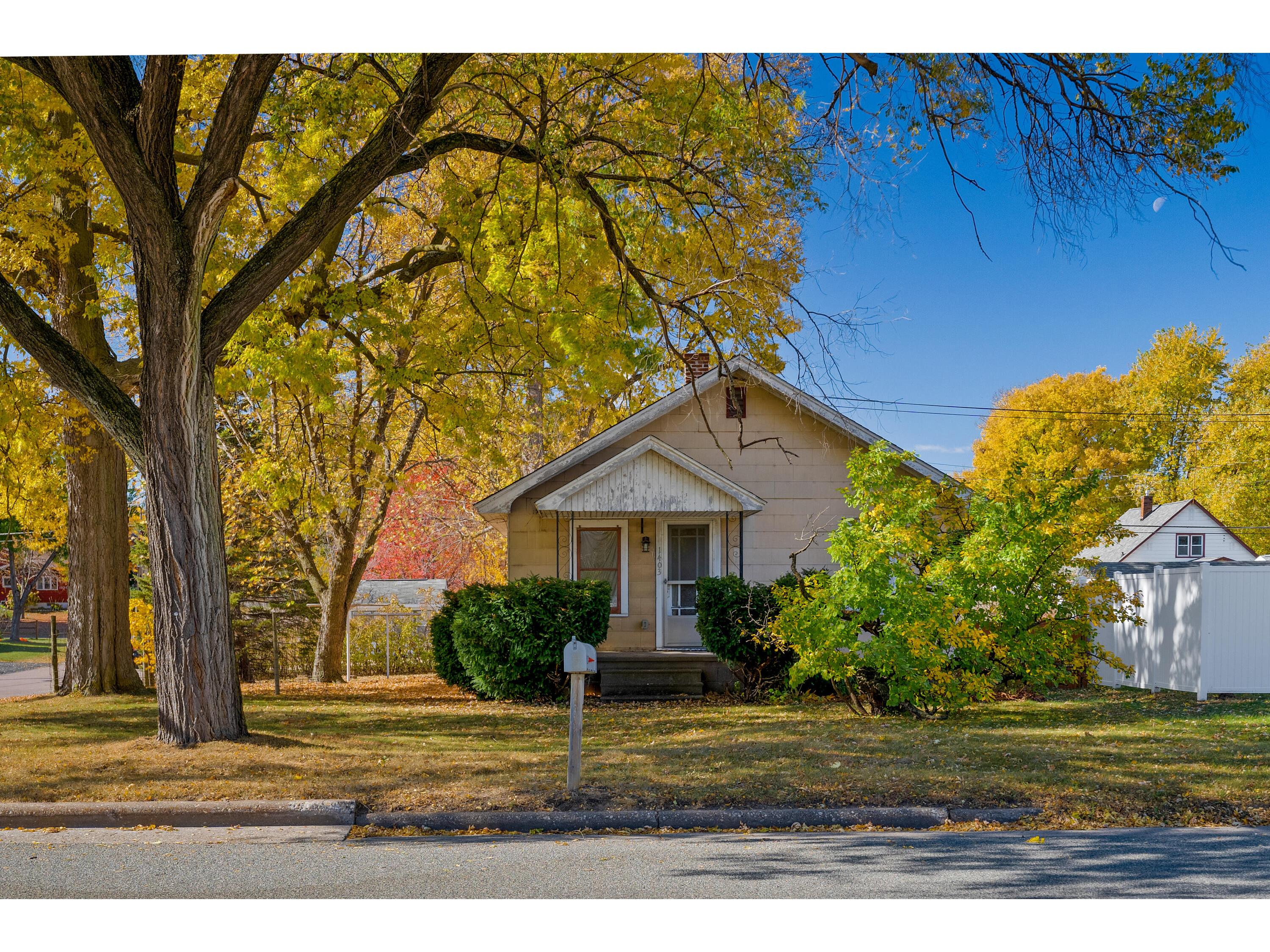 1403 Bainbridge Campbell WI 54603 1897378 image1