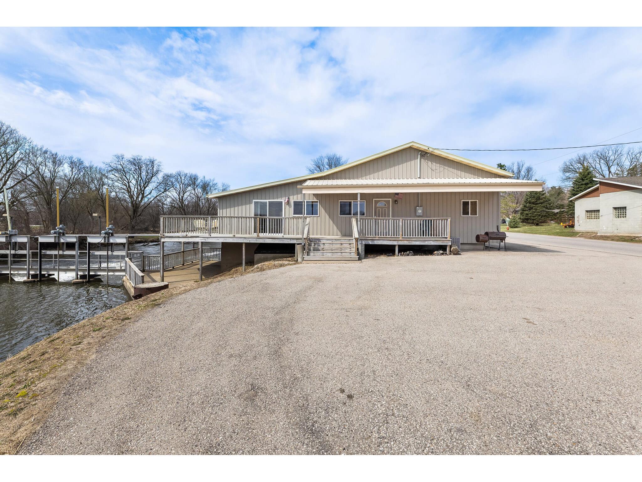 141 W Mill Blair WI 54616 - LAKE HENRY 1968291 image2