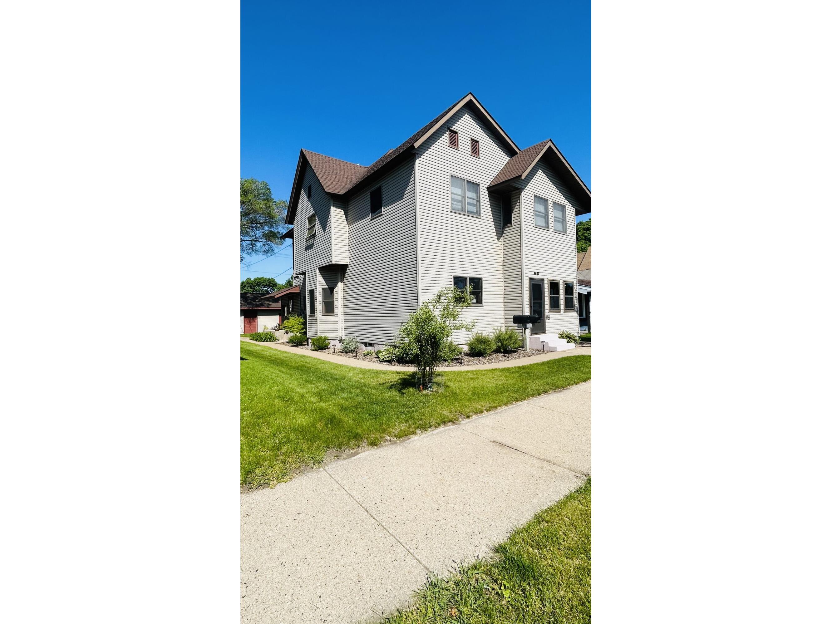 1427 Avon 1429, La Crosse, WI, 54603 MLS 1835899 Edina Realty