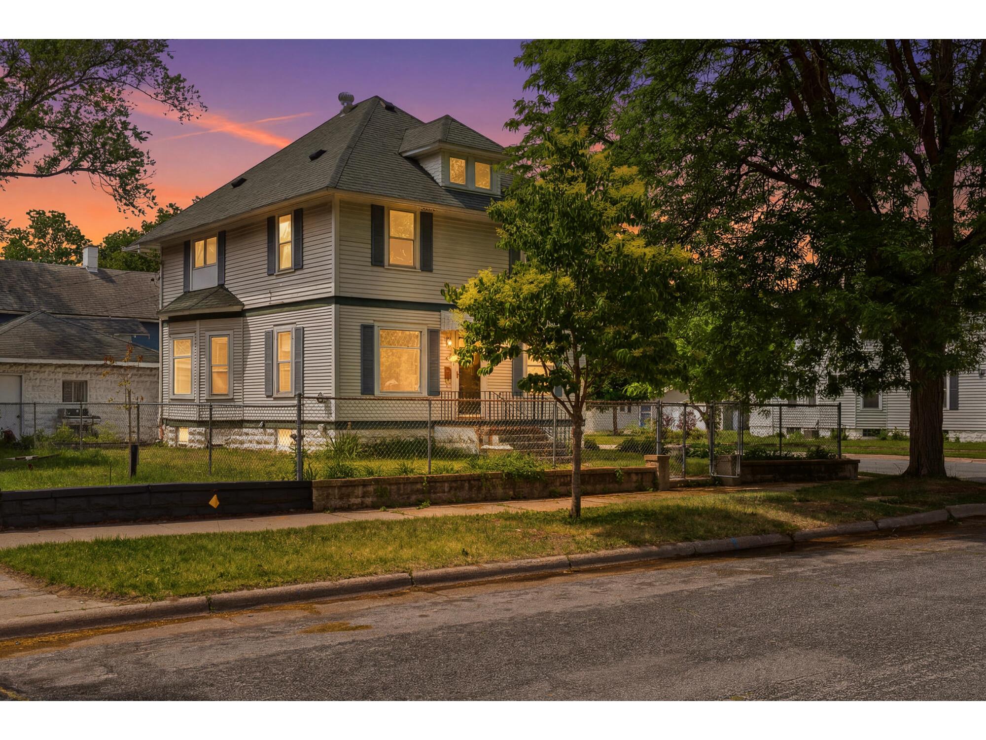 1453 Charles La Crosse WI 54603 1965371 image1