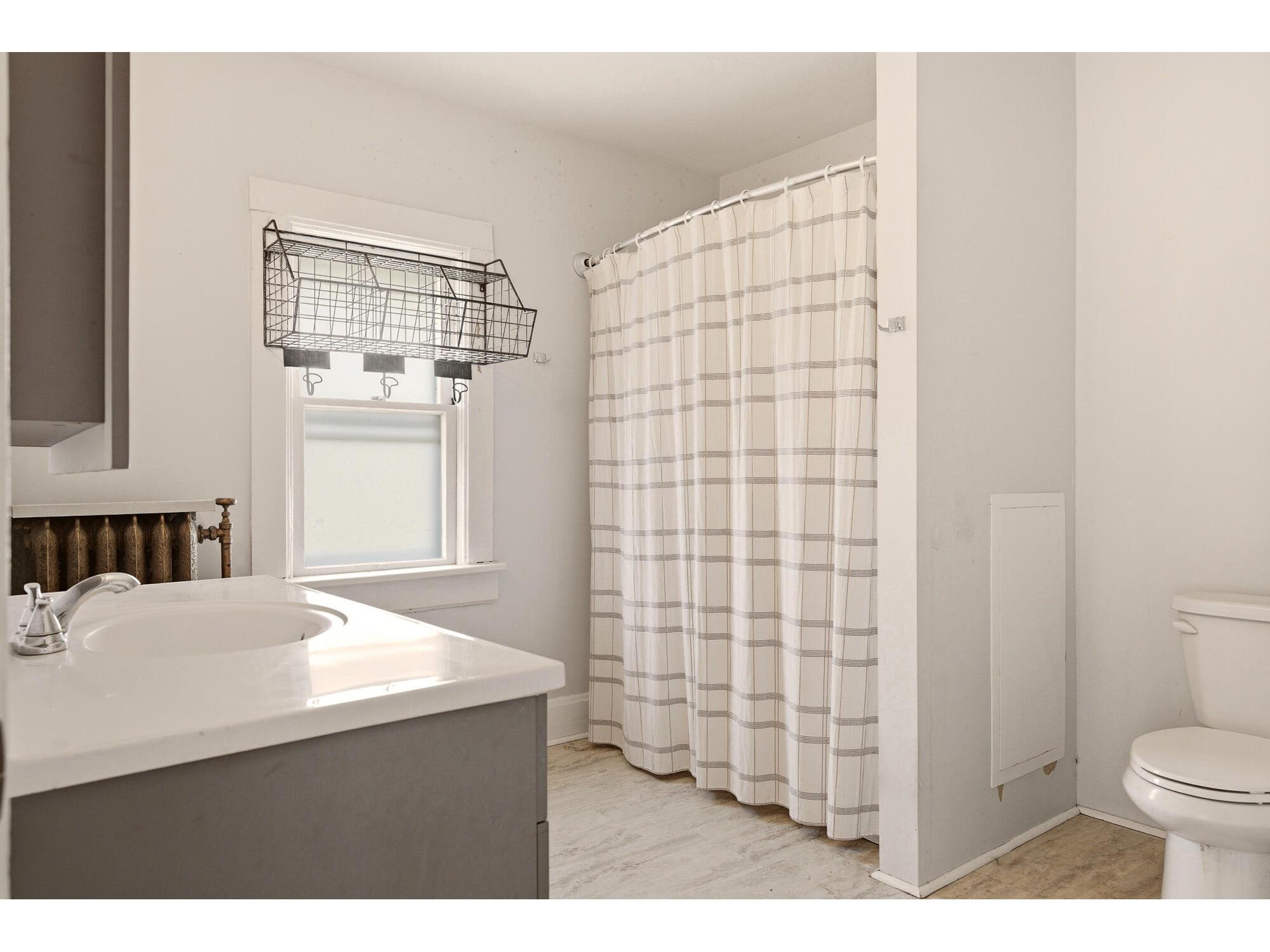 1453 Charles La Crosse WI 54603 1965371 image24