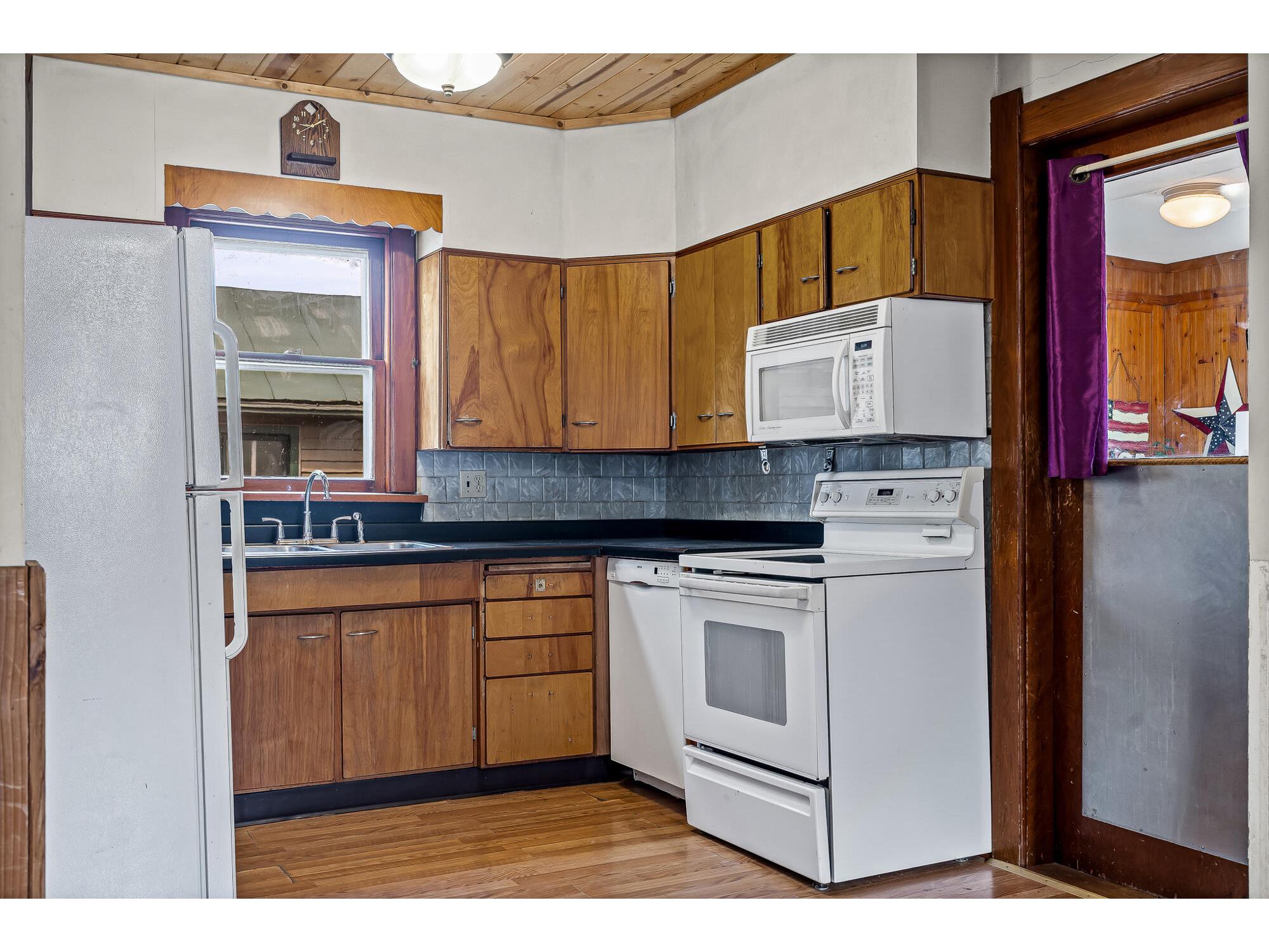 1510 Badger Bangor WI 54614 1961126 image15
