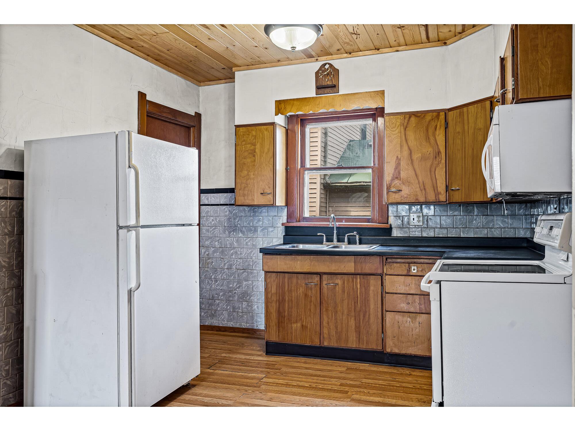 1510 Badger Bangor WI 54614 1961126 image16