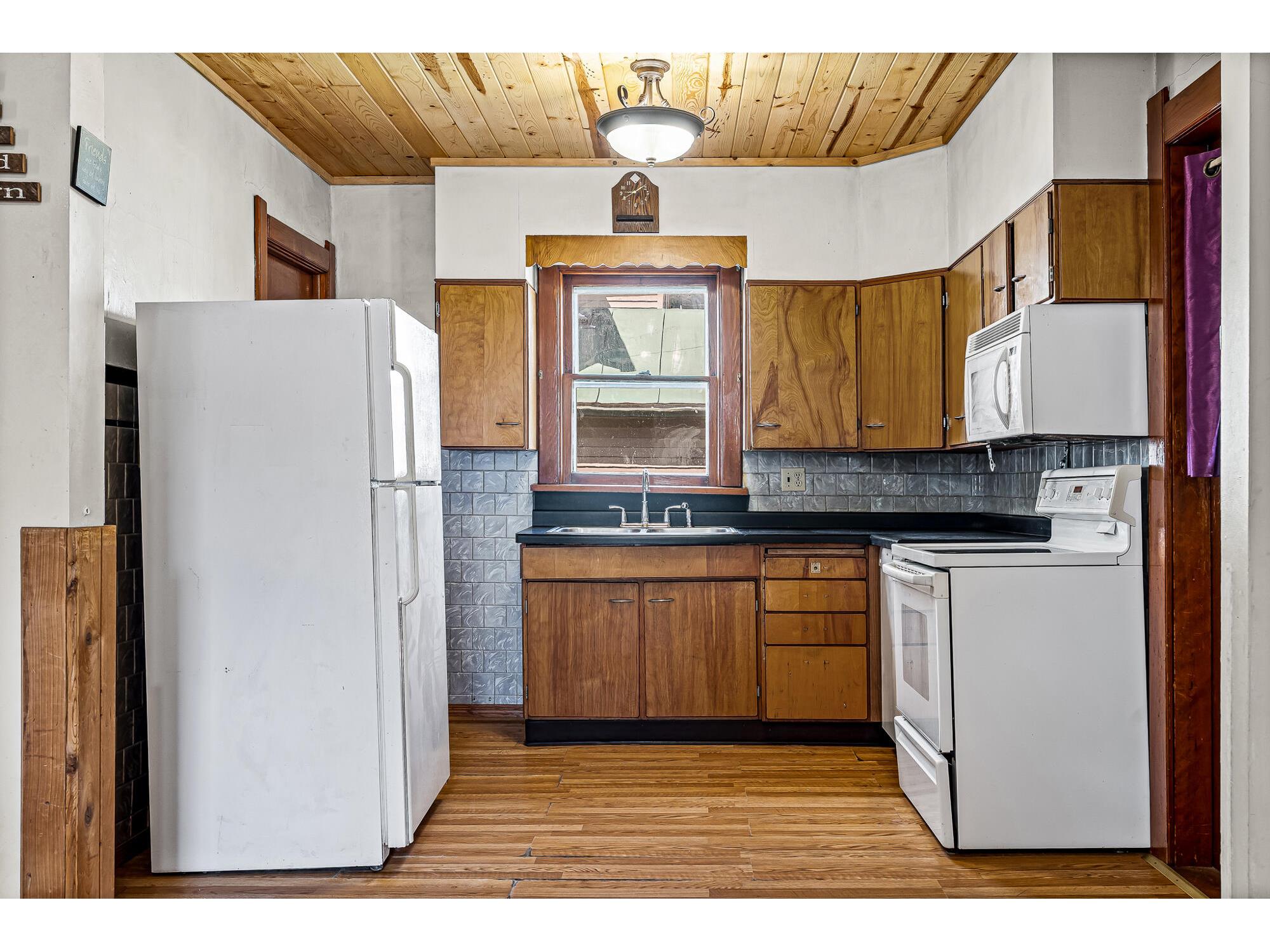 1510 Badger Bangor WI 54614 1961126 image17