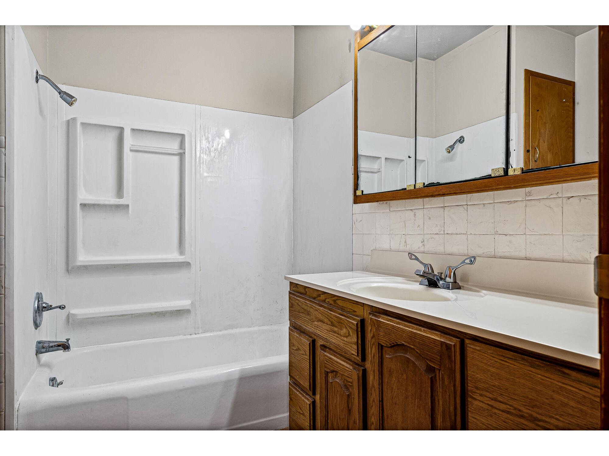 1510 Badger Bangor WI 54614 1961126 image23