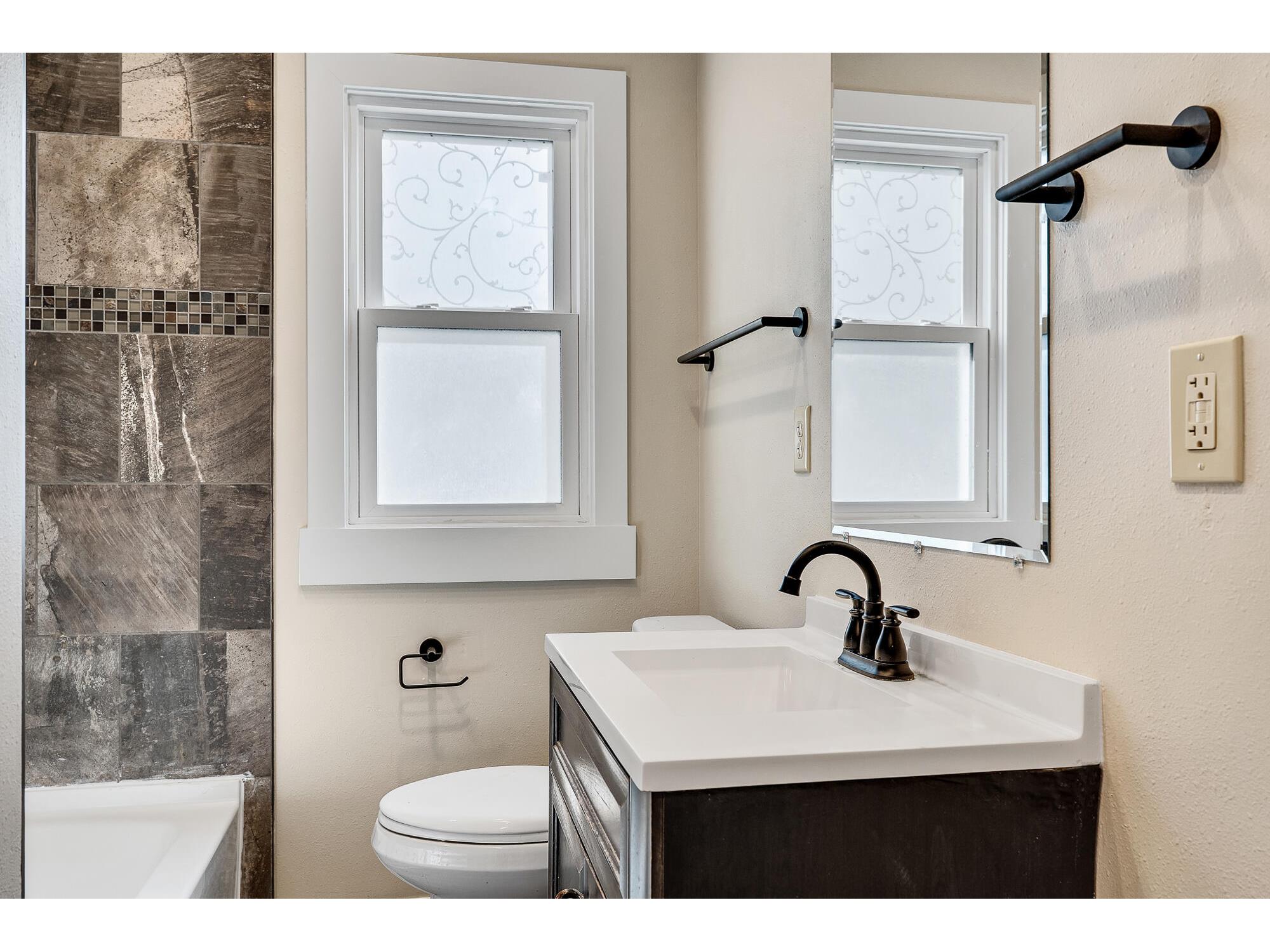 1521 Travis La Crosse WI 54601 1954481 image12