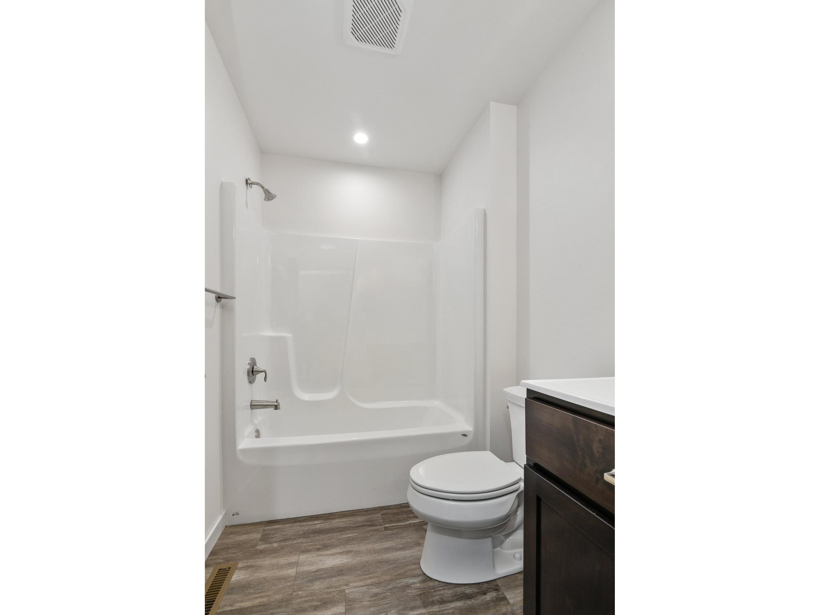 1530 Waldenberger Holmen WI 54636 1970691 image24