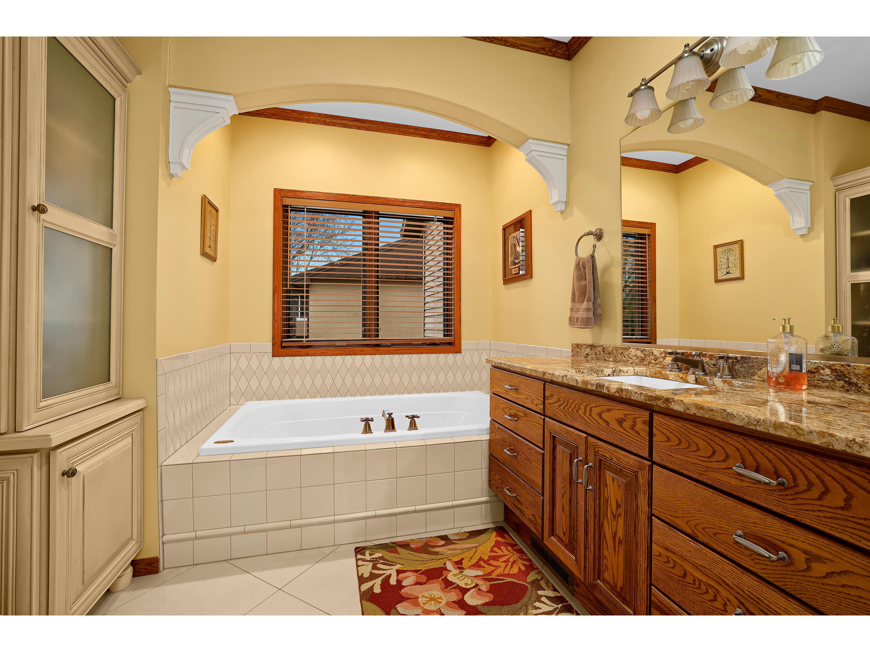 1556 Young Onalaska WI 54650 1958490 image21