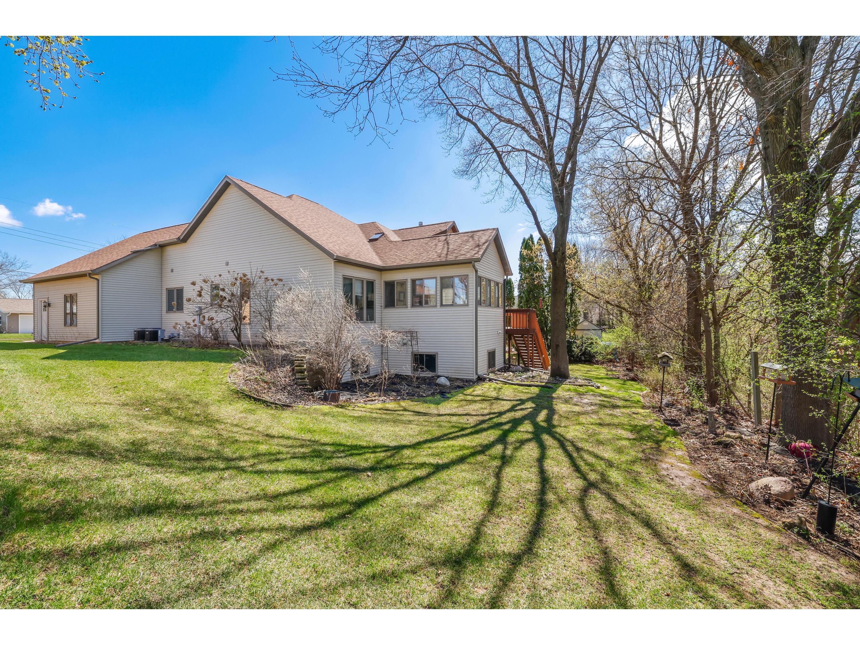 1556 Young Onalaska WI 54650 1958490 image40