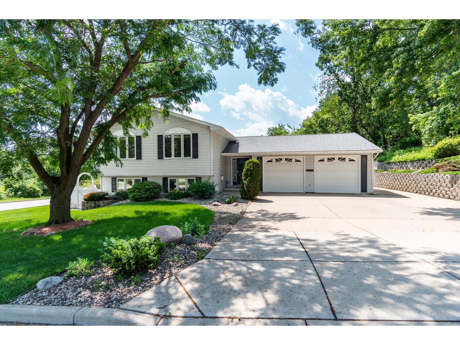 1590 Young Onalaska WI 54650 1923792 image1