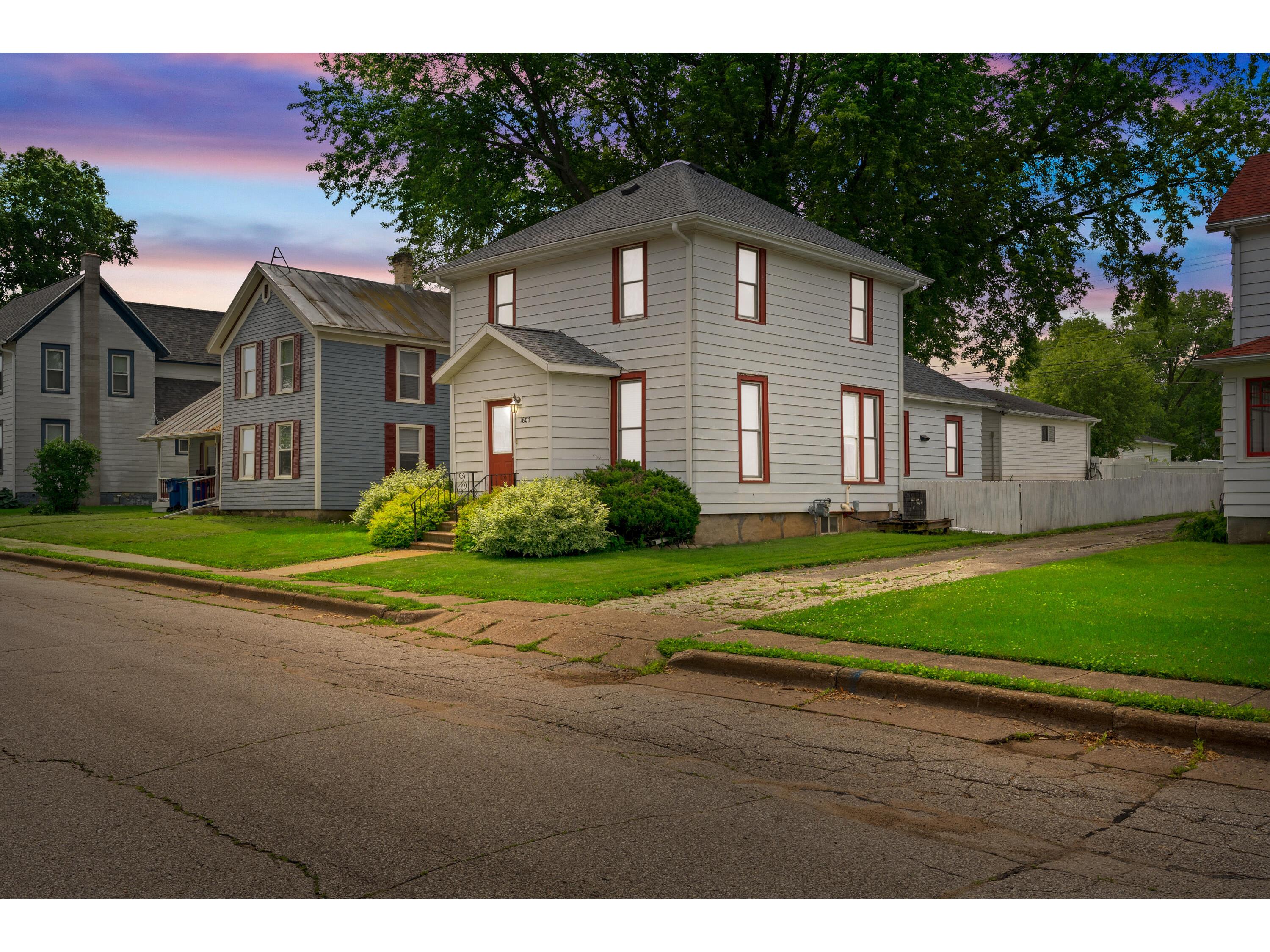 1607 Cardinal Bangor WI 54614 1878319 image1