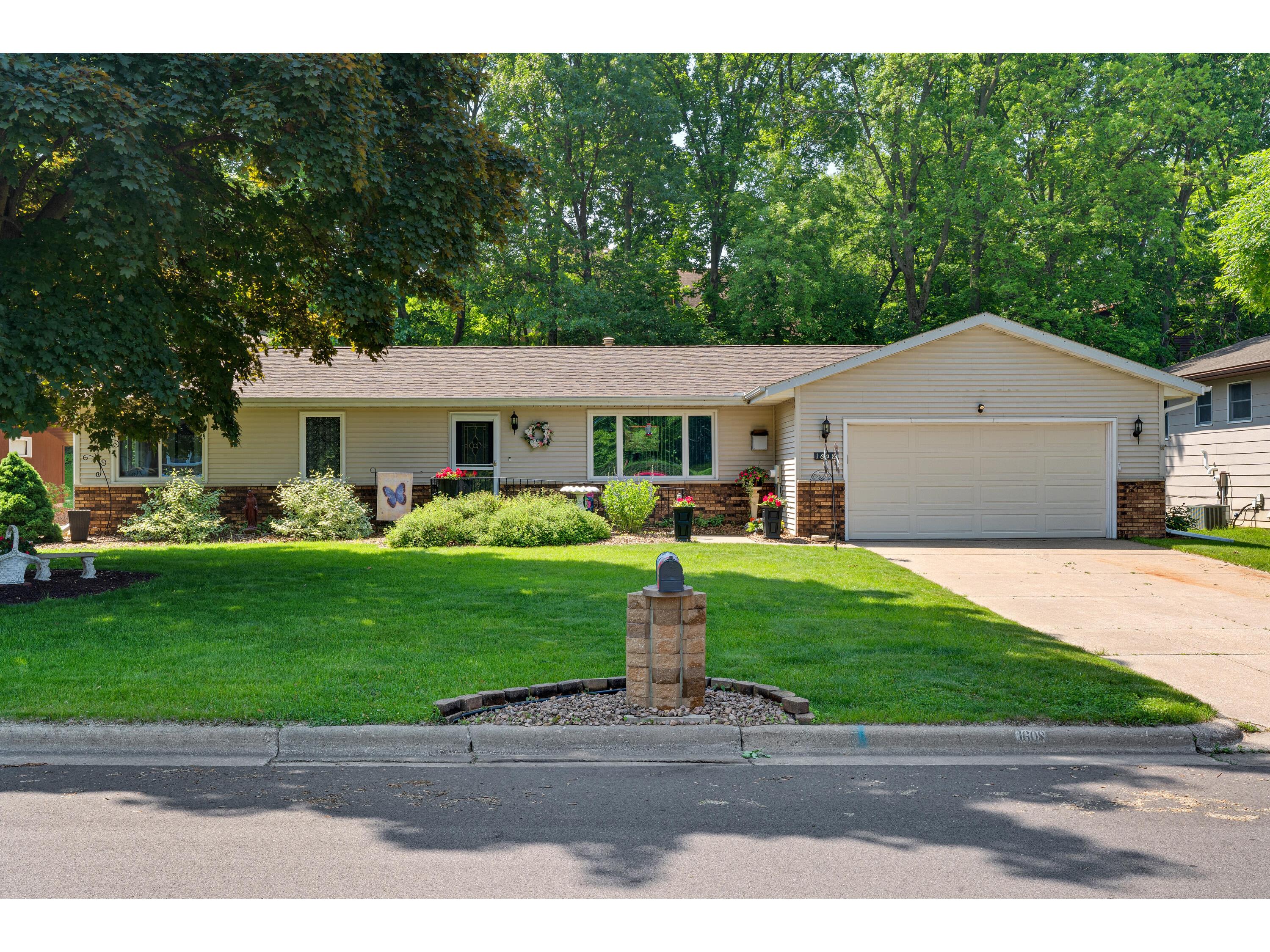 1608 Hickory Onalaska WI 54650 1921173 image1