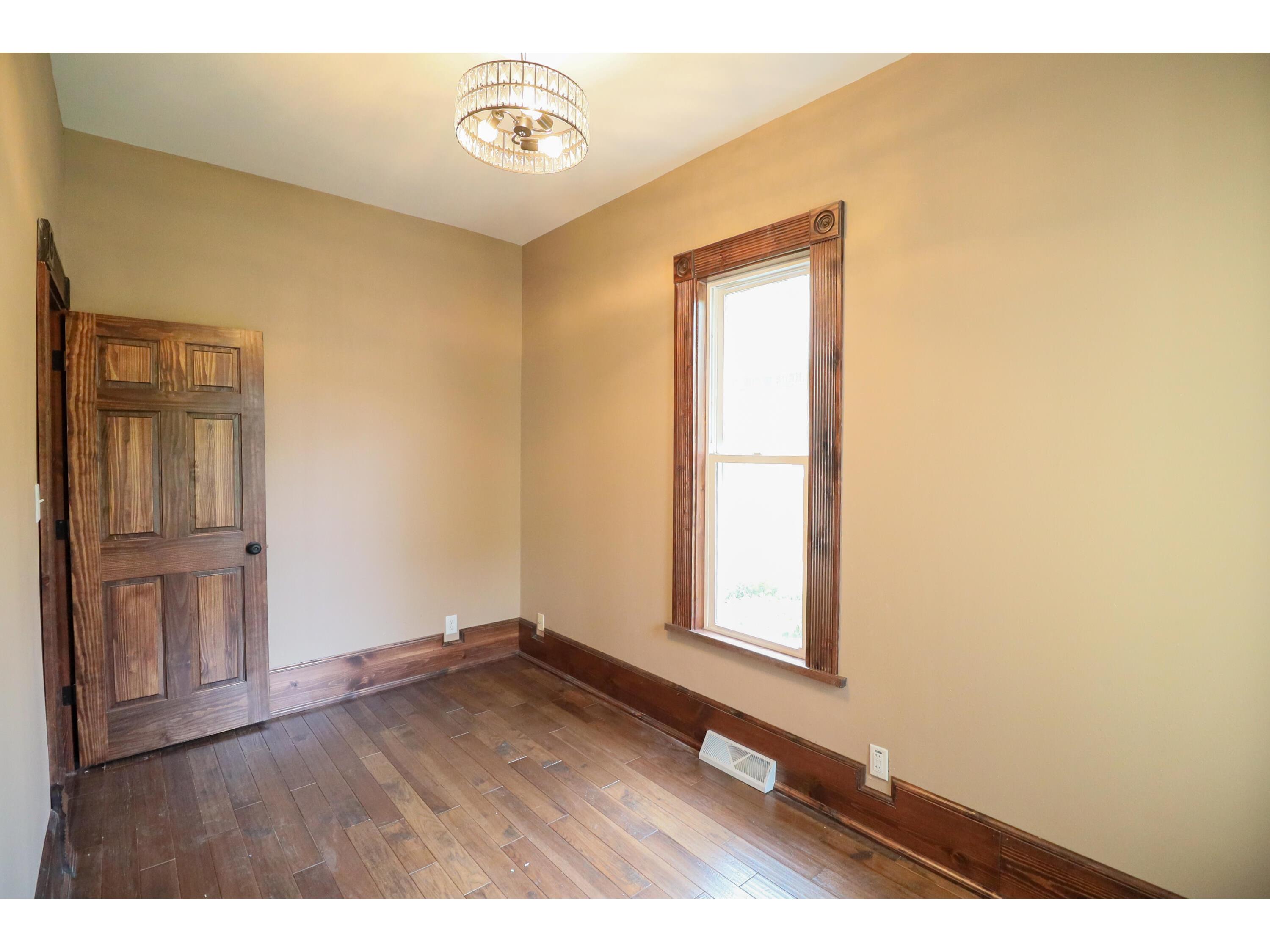 1608 West La Crosse WI 54601 1961174 image14