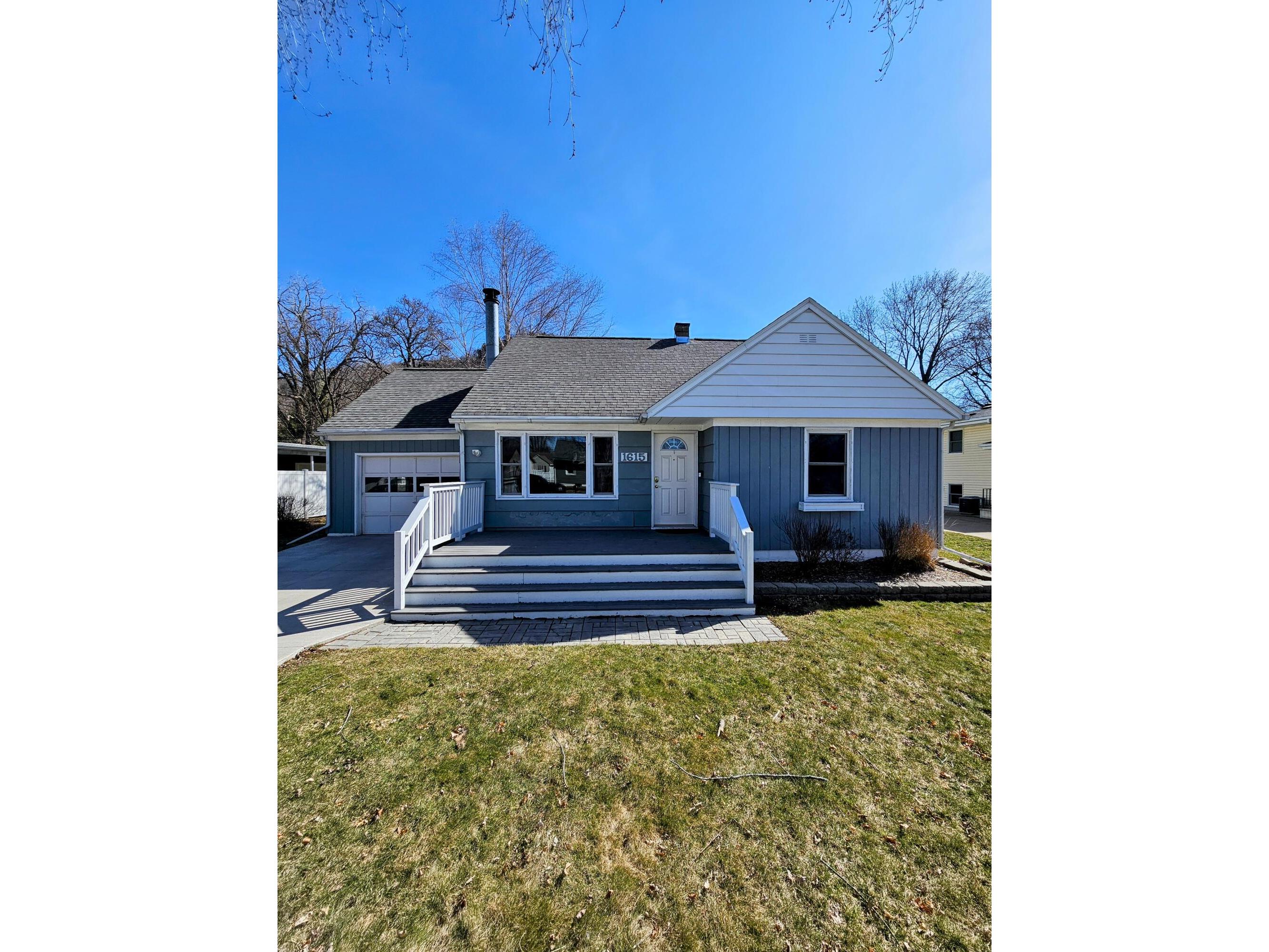 1615 S 30th La Crosse WI 54601 1868405 image1