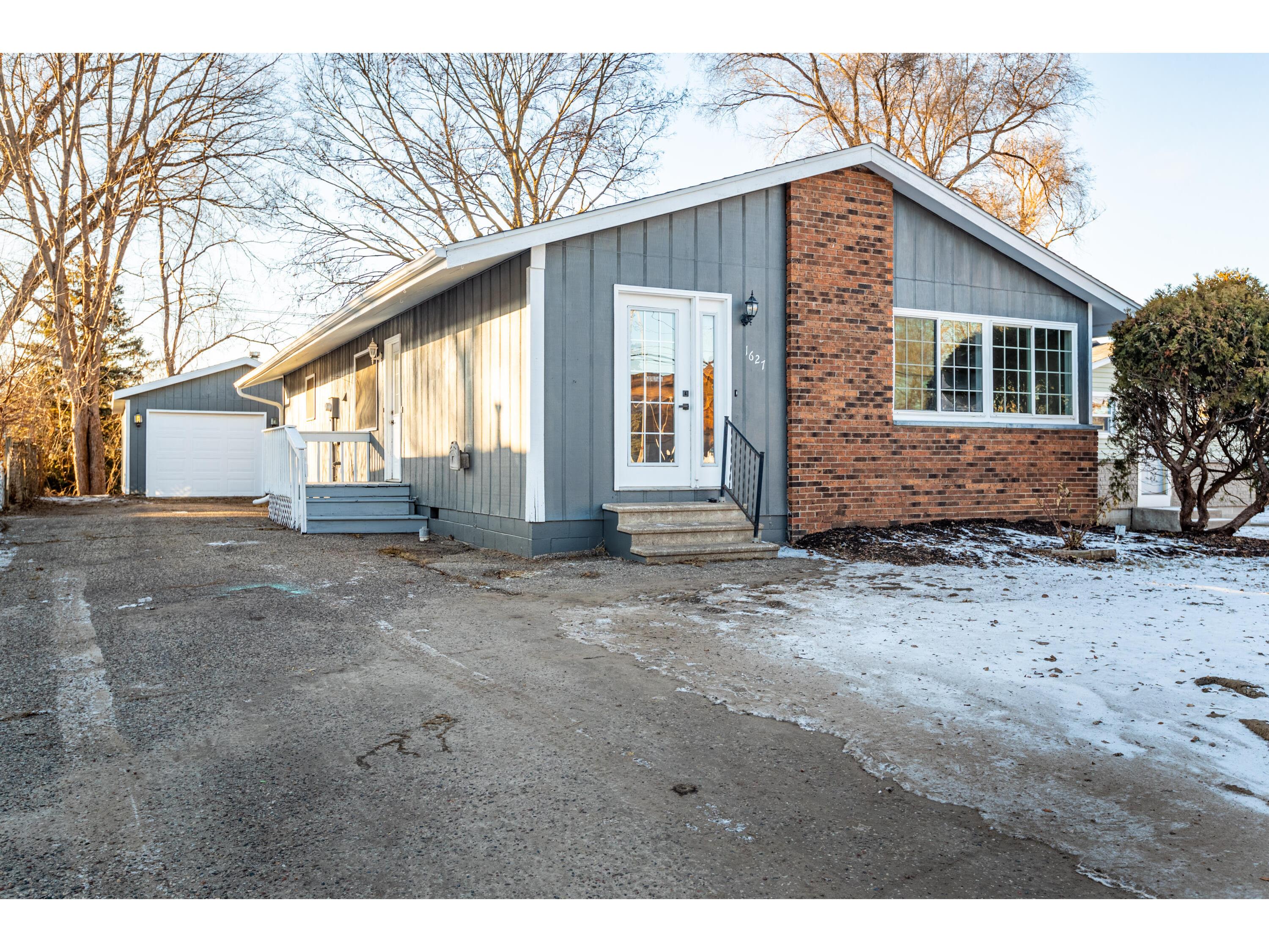 1627 Bainbridge Campbell WI 54603 1904329 image1