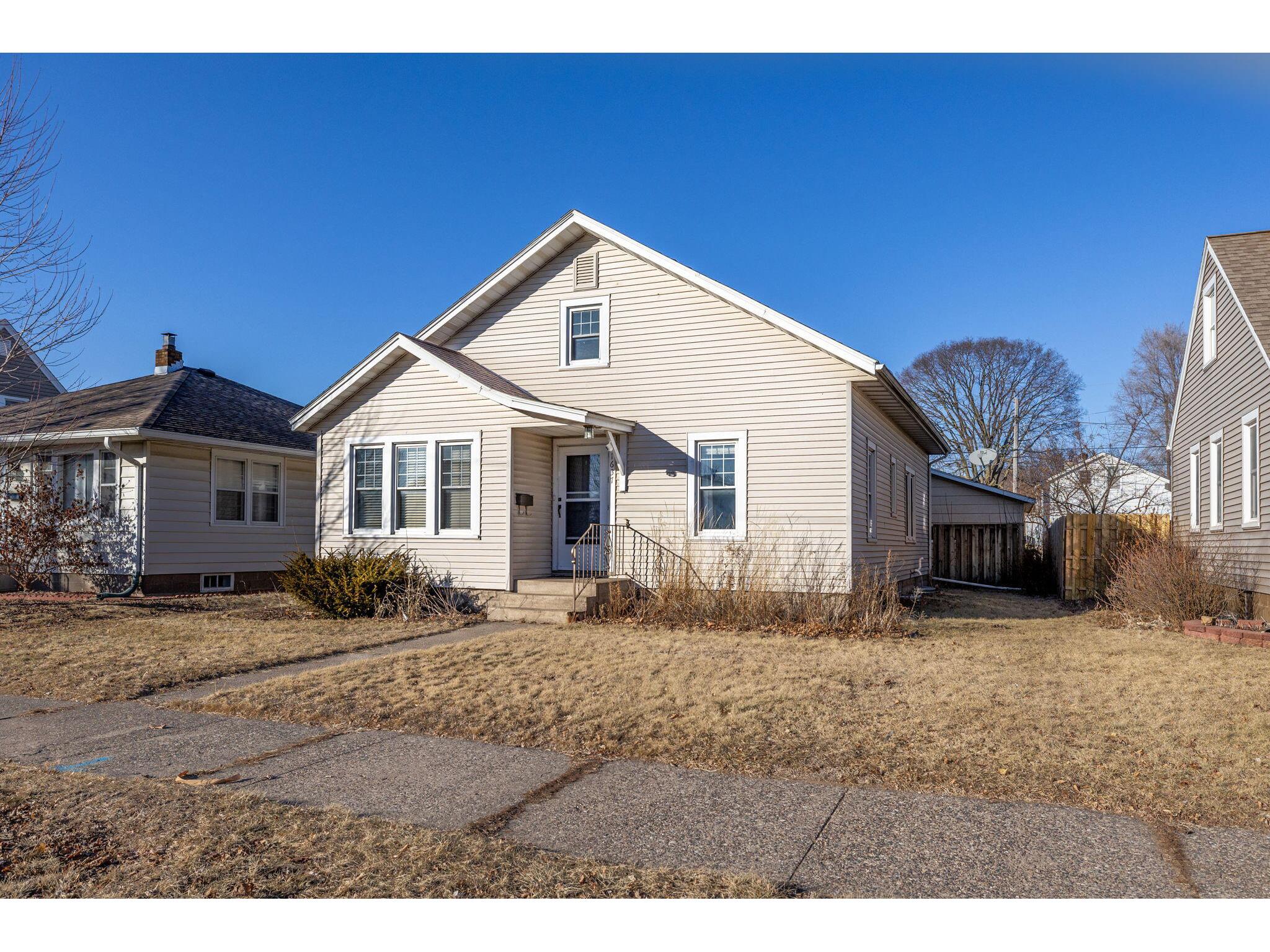 1637 Travis La Crosse WI 54601 1912465 image1