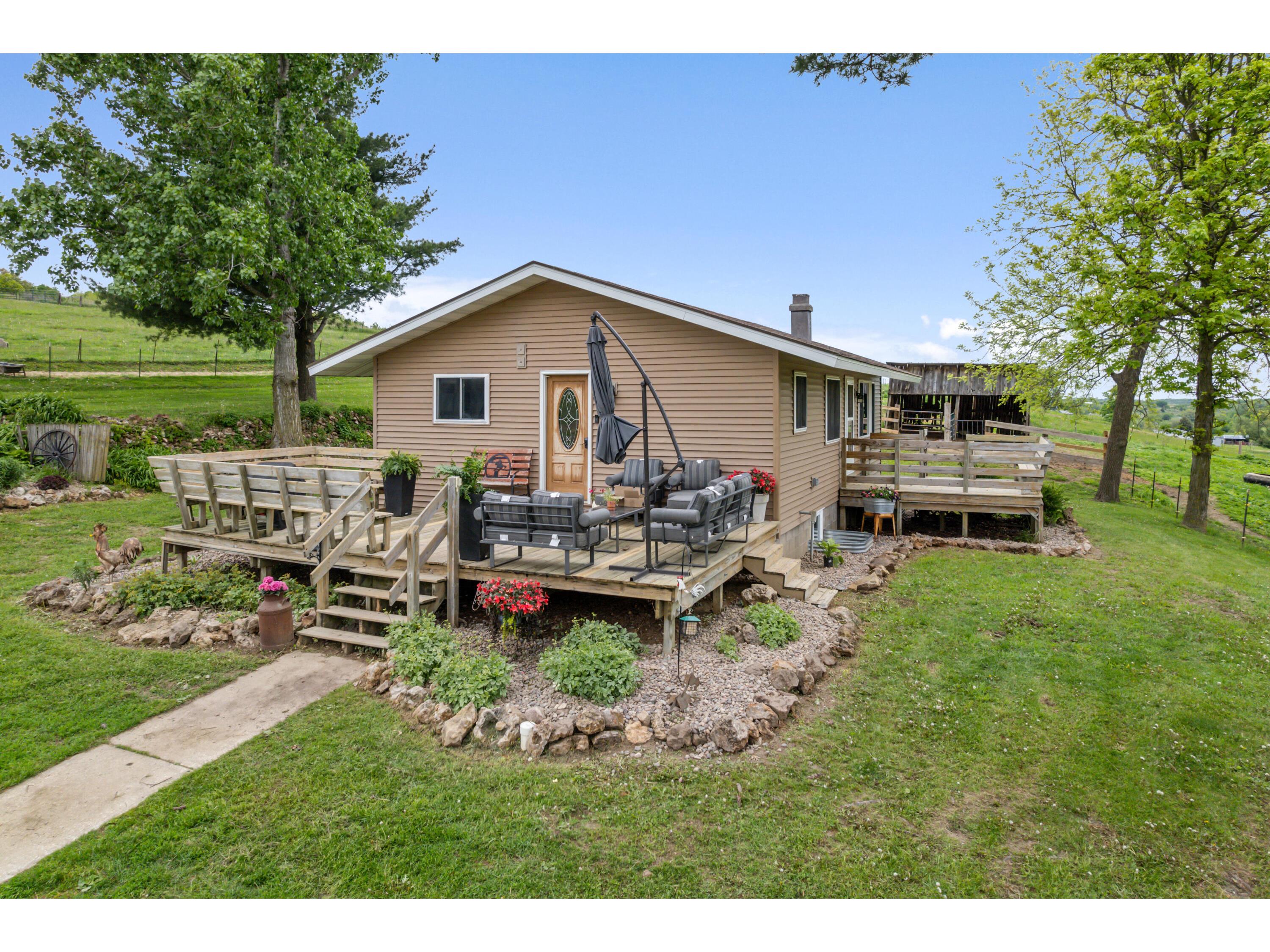 16981 Hedge Adrian WI 54660 1921954 image1