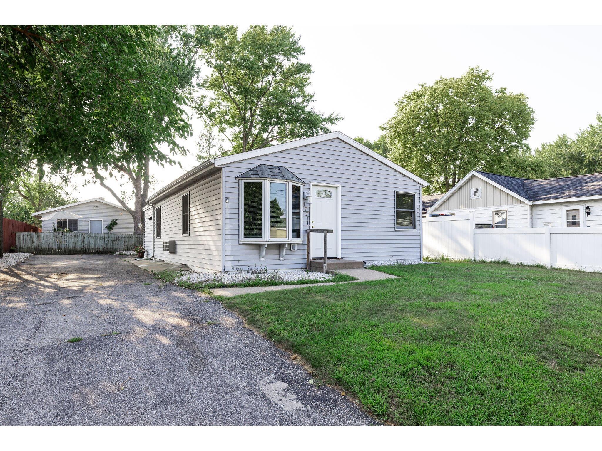 1721 Bainbridge Campbell WI 54603 1849323 image1