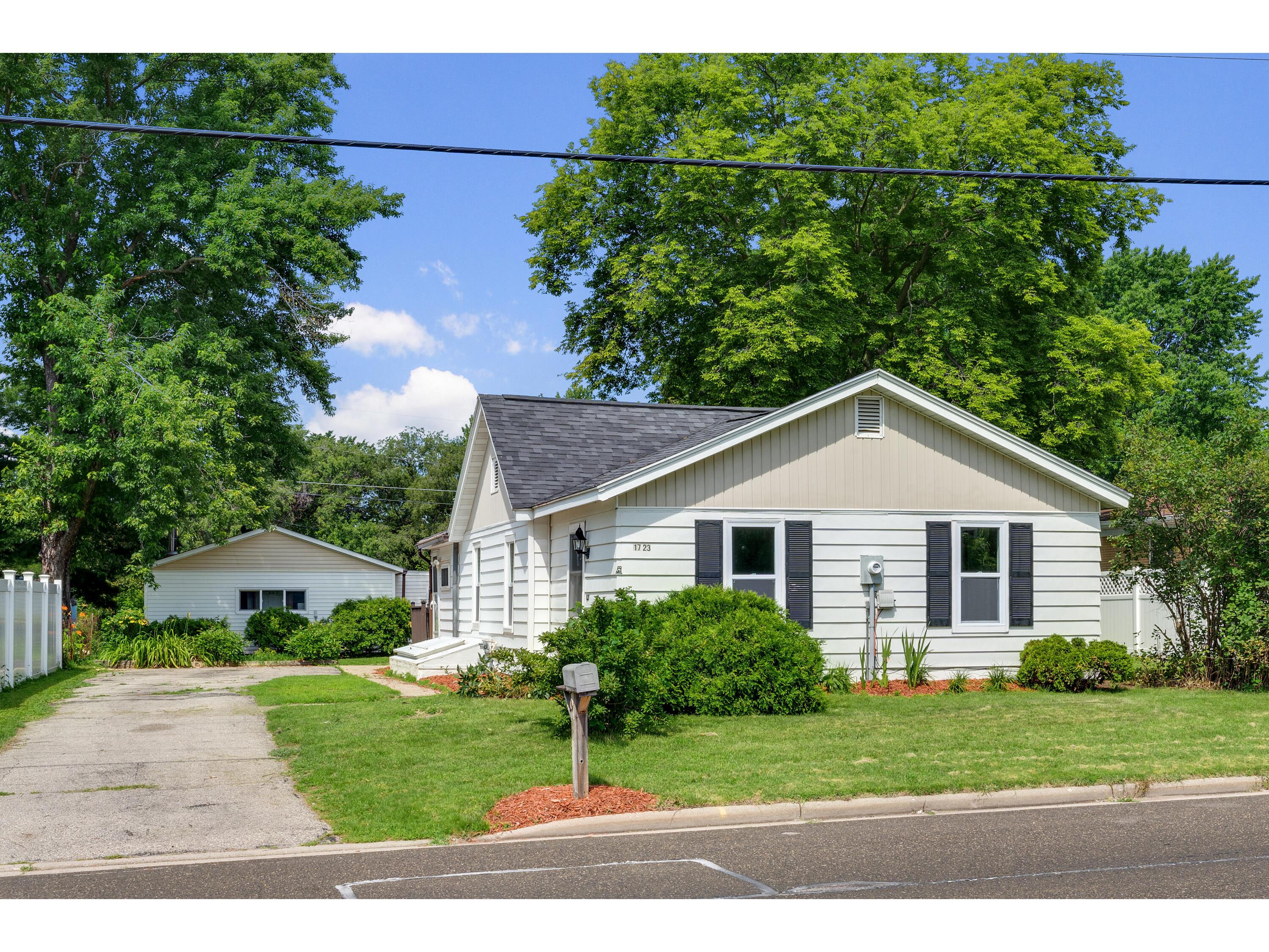 1723 Bainbridge Campbell WI 54603 1883443 image1