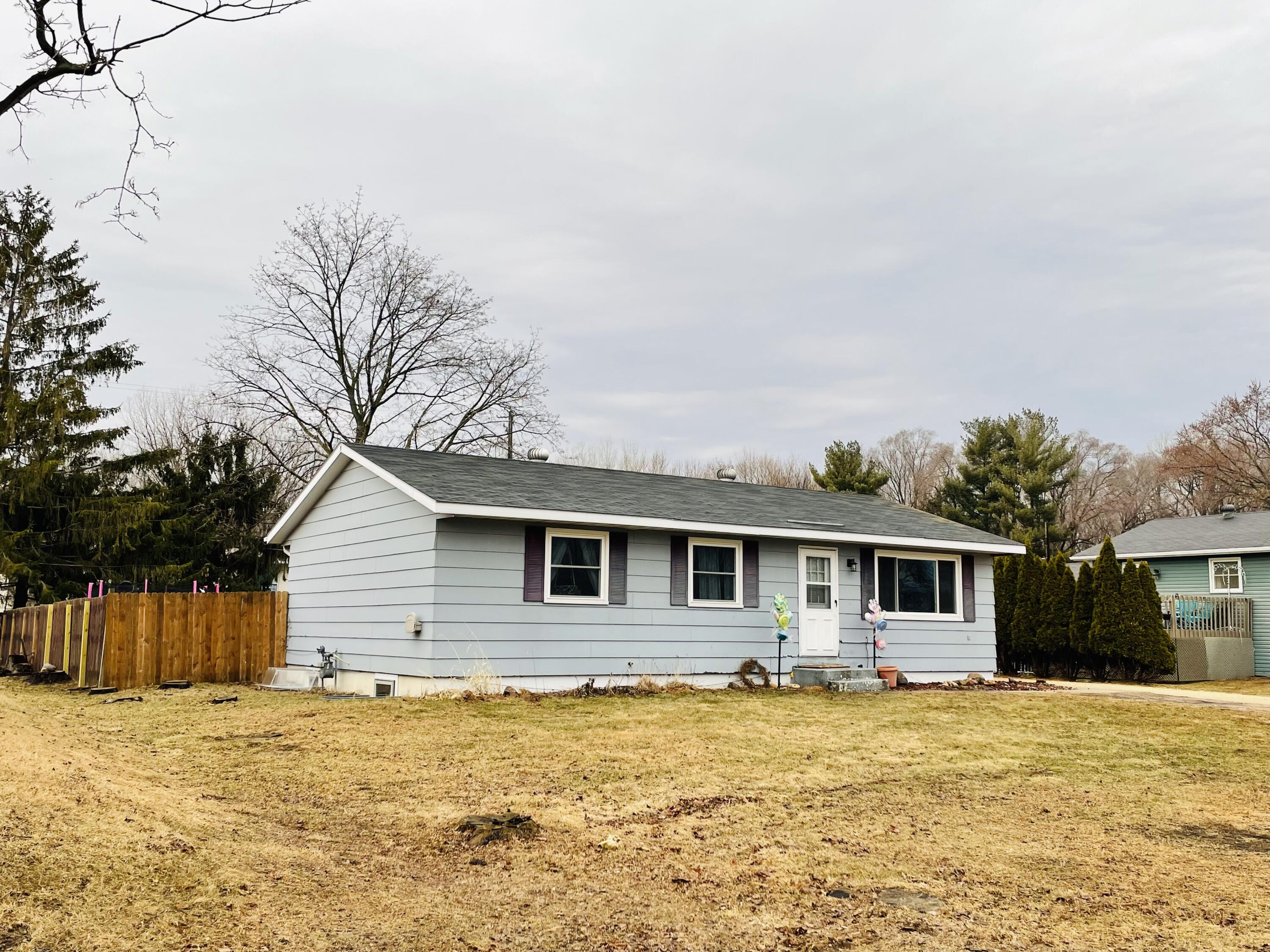 1747 Caroline Campbell WI 54603 1828993 image1