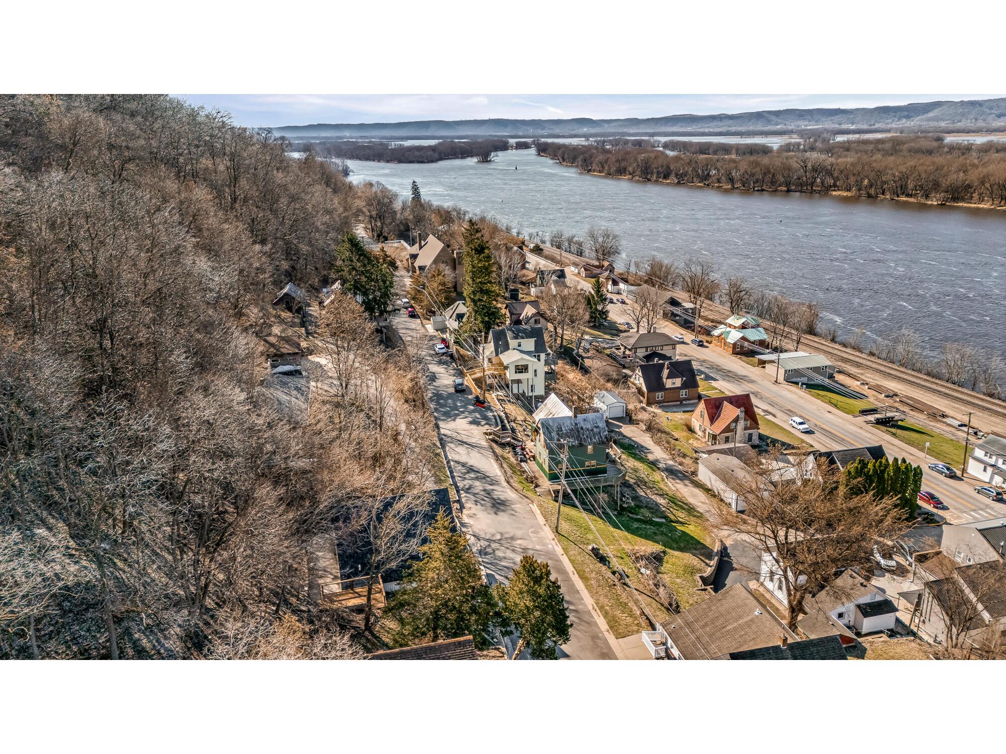180 S Hill Fountain City WI 54629 1956861 image38