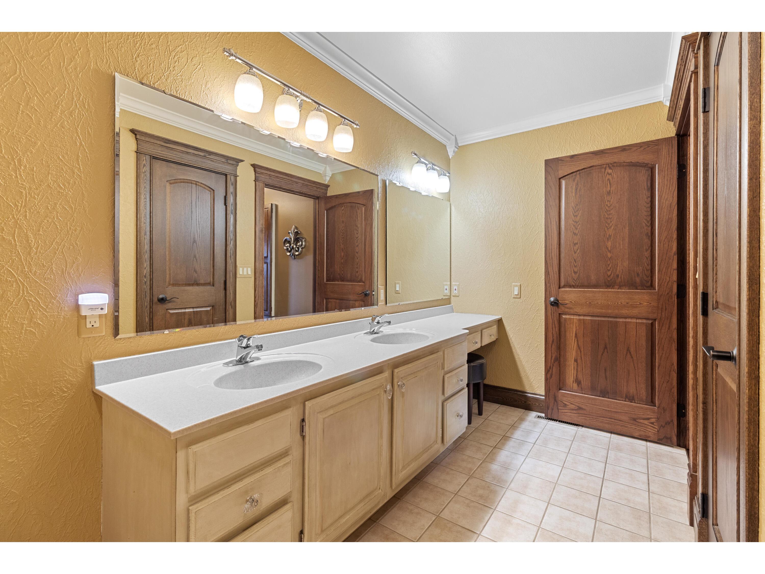 1803 Ironwood Onalaska WI 54650 1937020 image36
