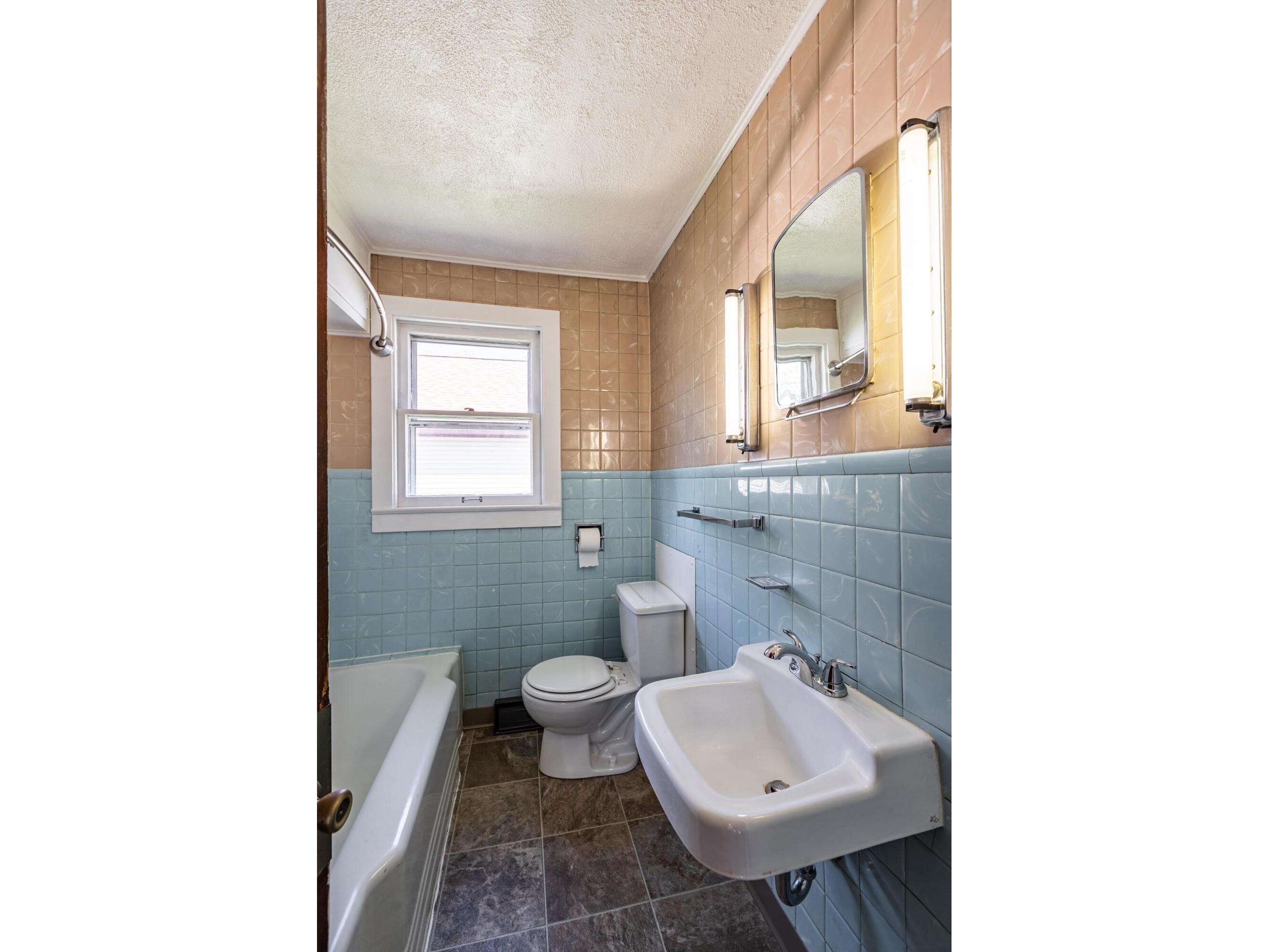 1809 19th La Crosse WI 54601 1961626 image7