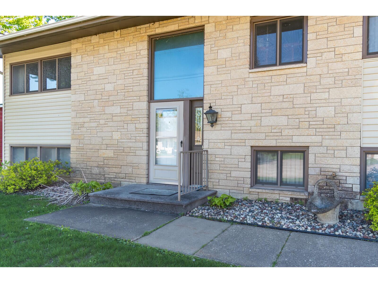 1812 Nakomis Campbell WI 54603 1961624 image13