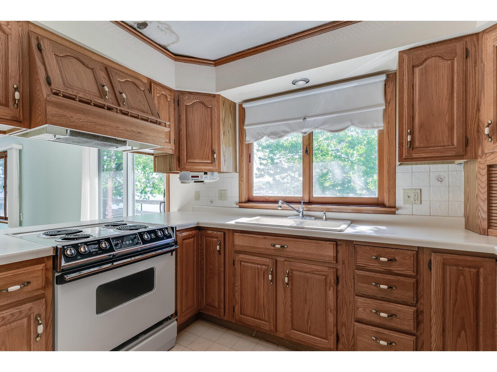 1812 Nakomis Campbell WI 54603 1961624 image18