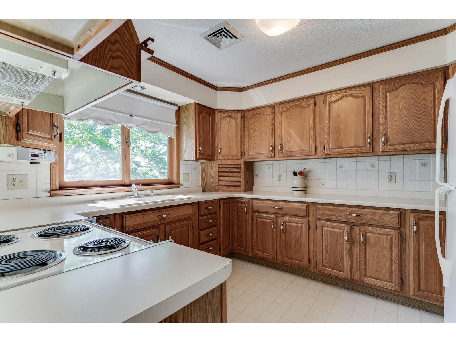 1812 Nakomis Campbell WI 54603 1961624 image19