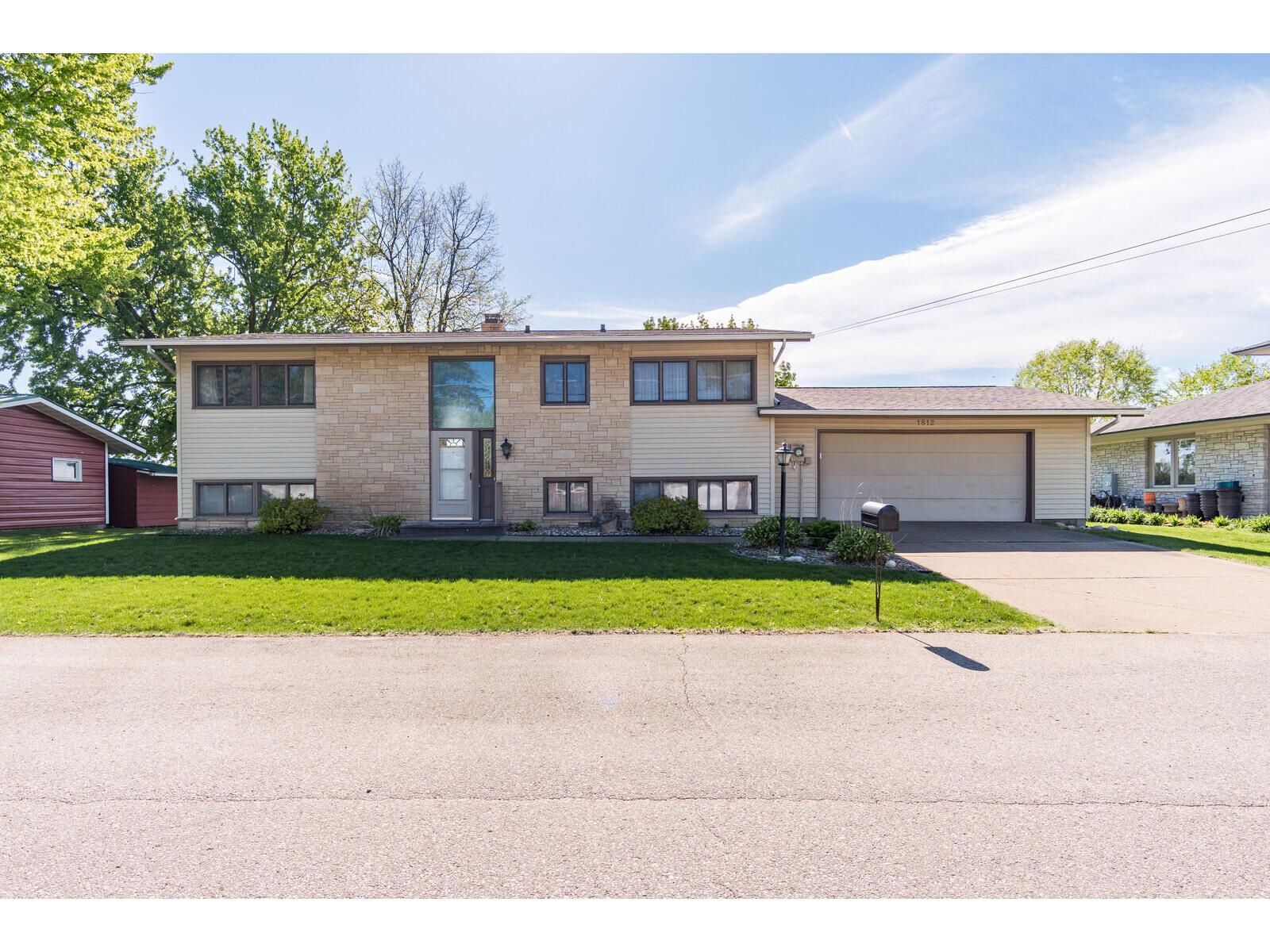 1812 Nakomis Campbell WI 54603 1961624 image41