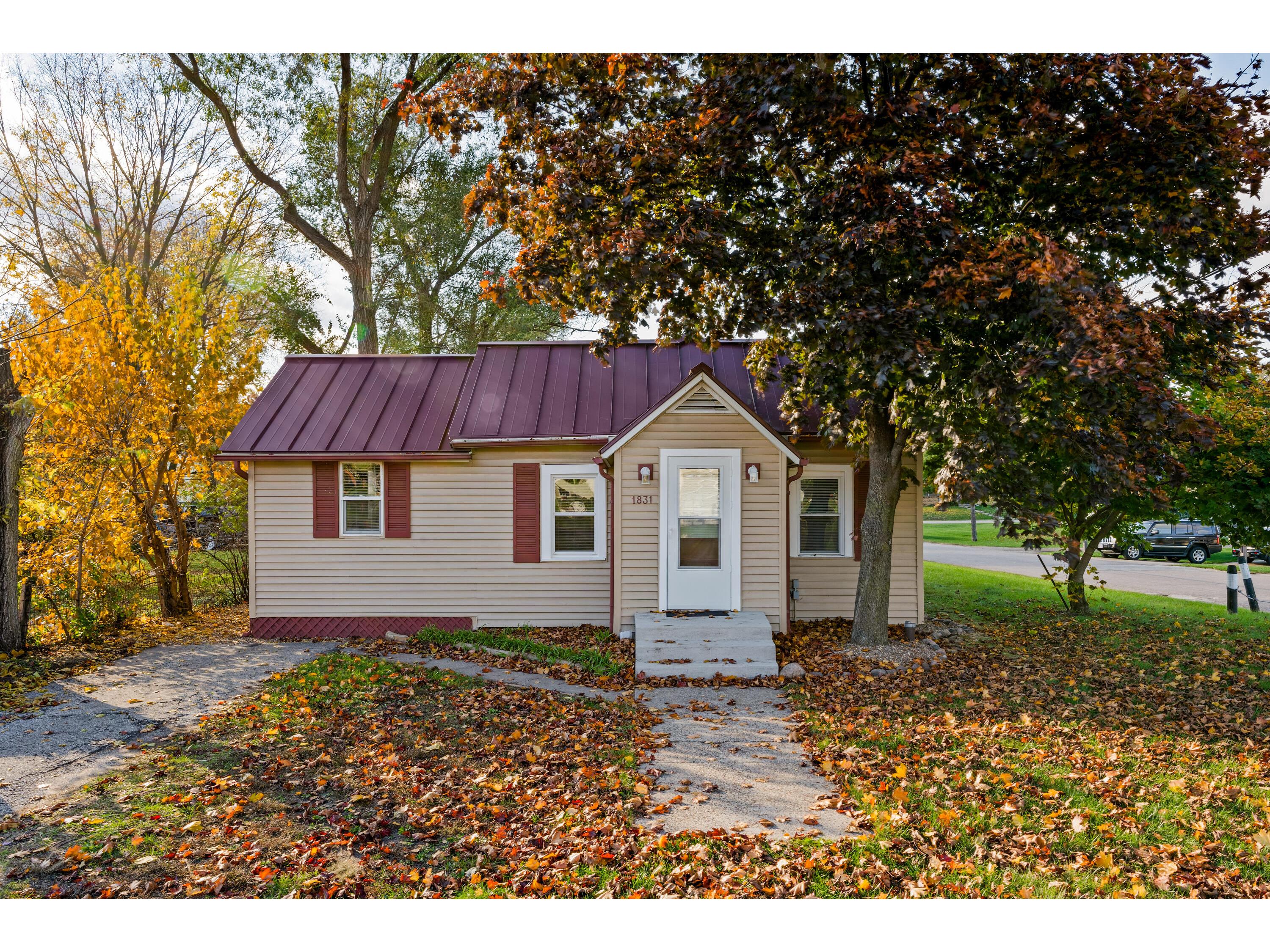 1831 Bainbridge Campbell WI 54603 1856116 image1