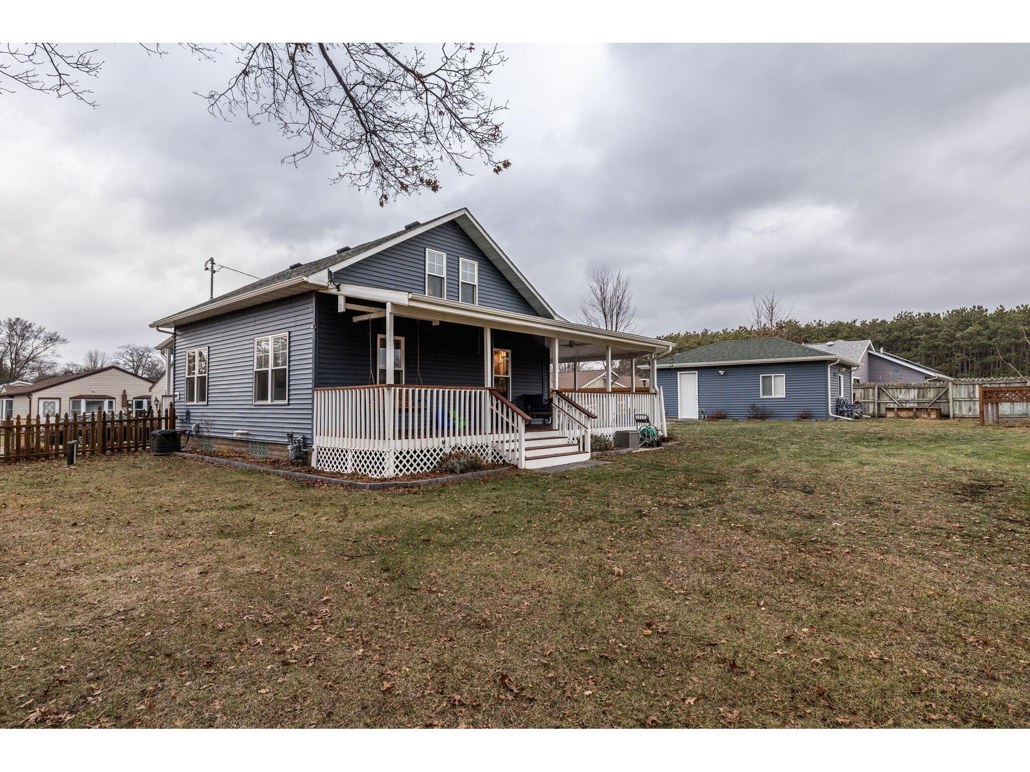 1834 Lakeshore Campbell WI 54603 1908541 image1