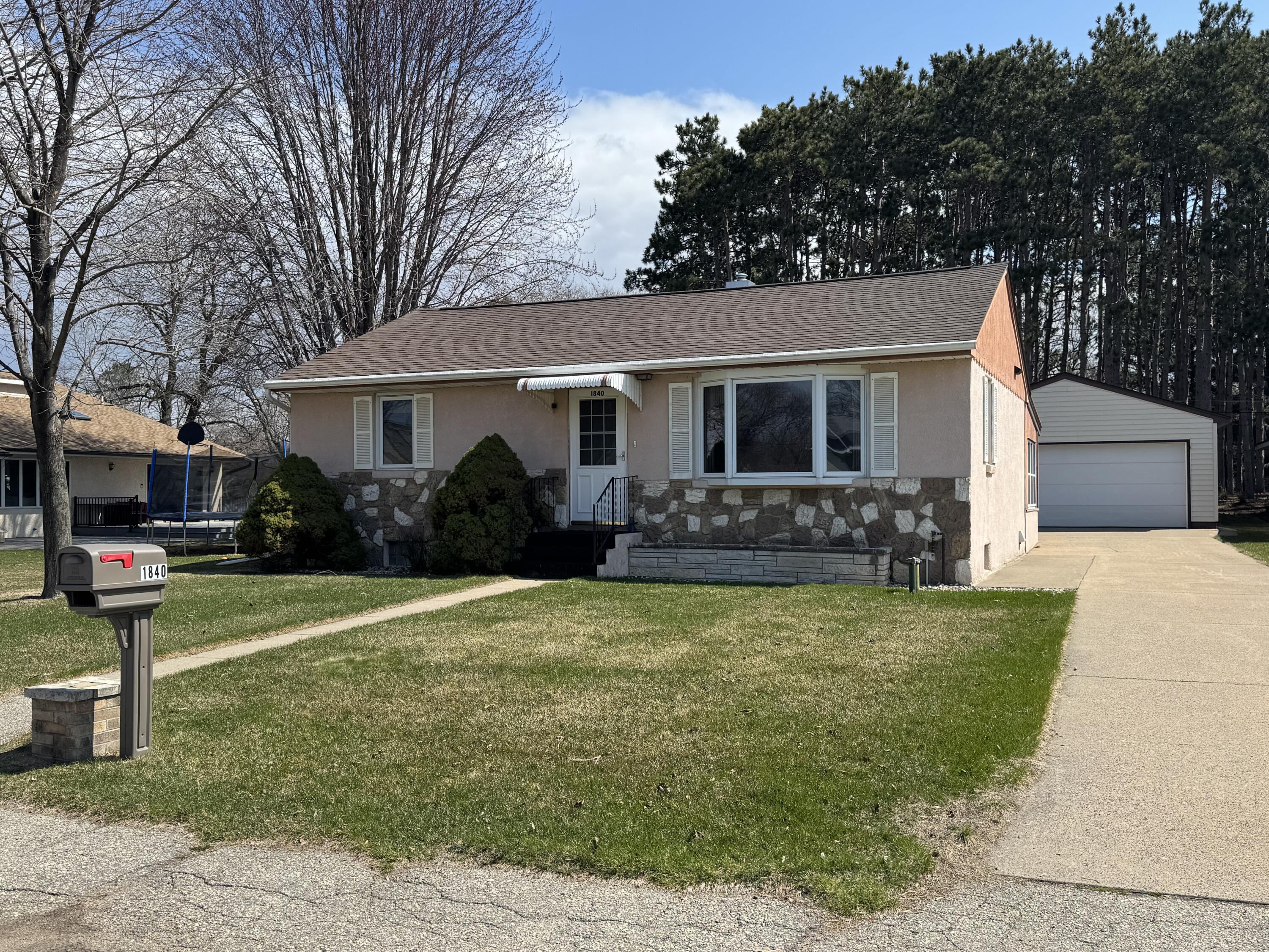 1840 Aiken Campbell WI 54603 1913521 image1