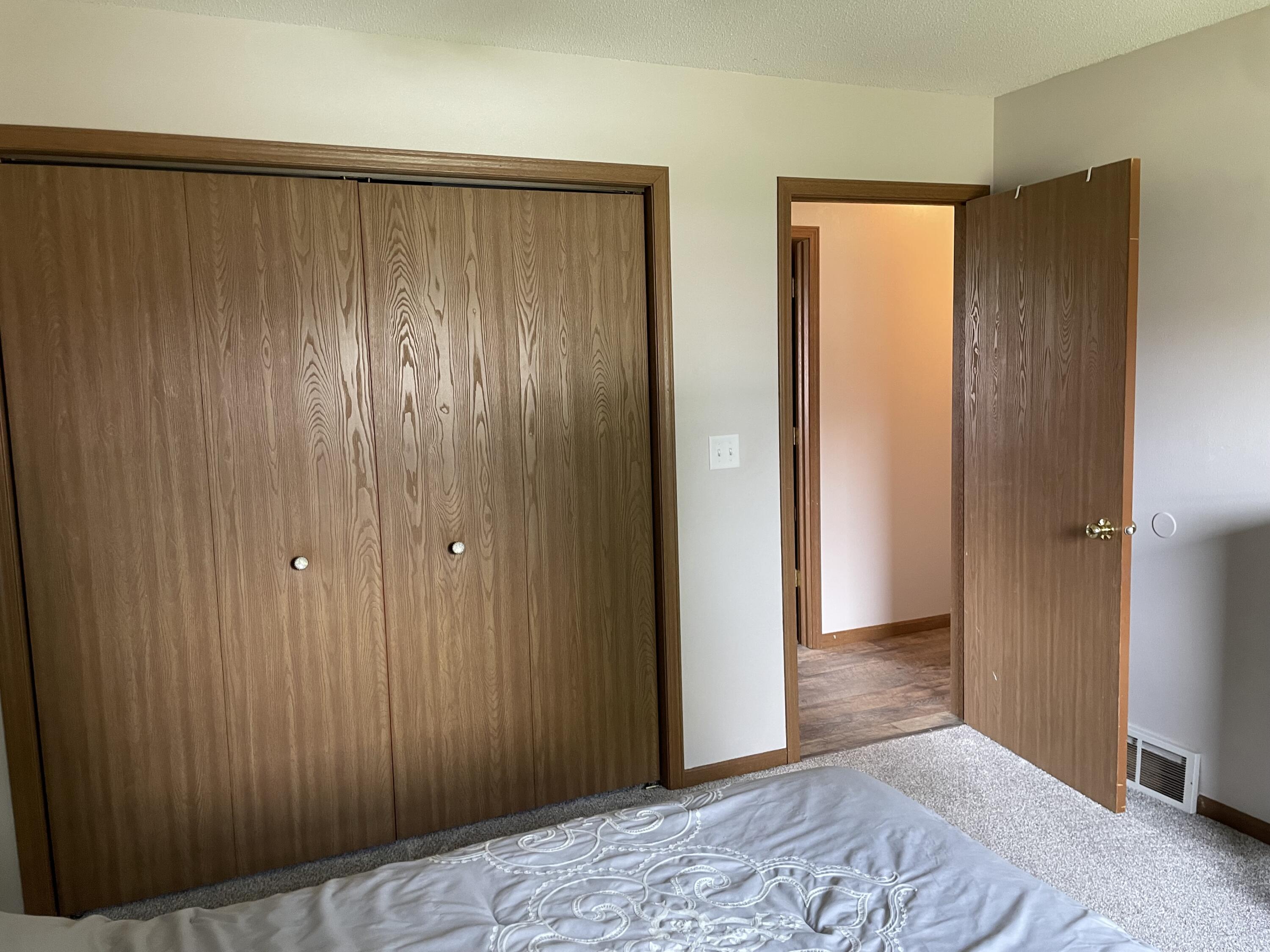 1905 Henry Johns Bangor WI 54614 1934253 image15