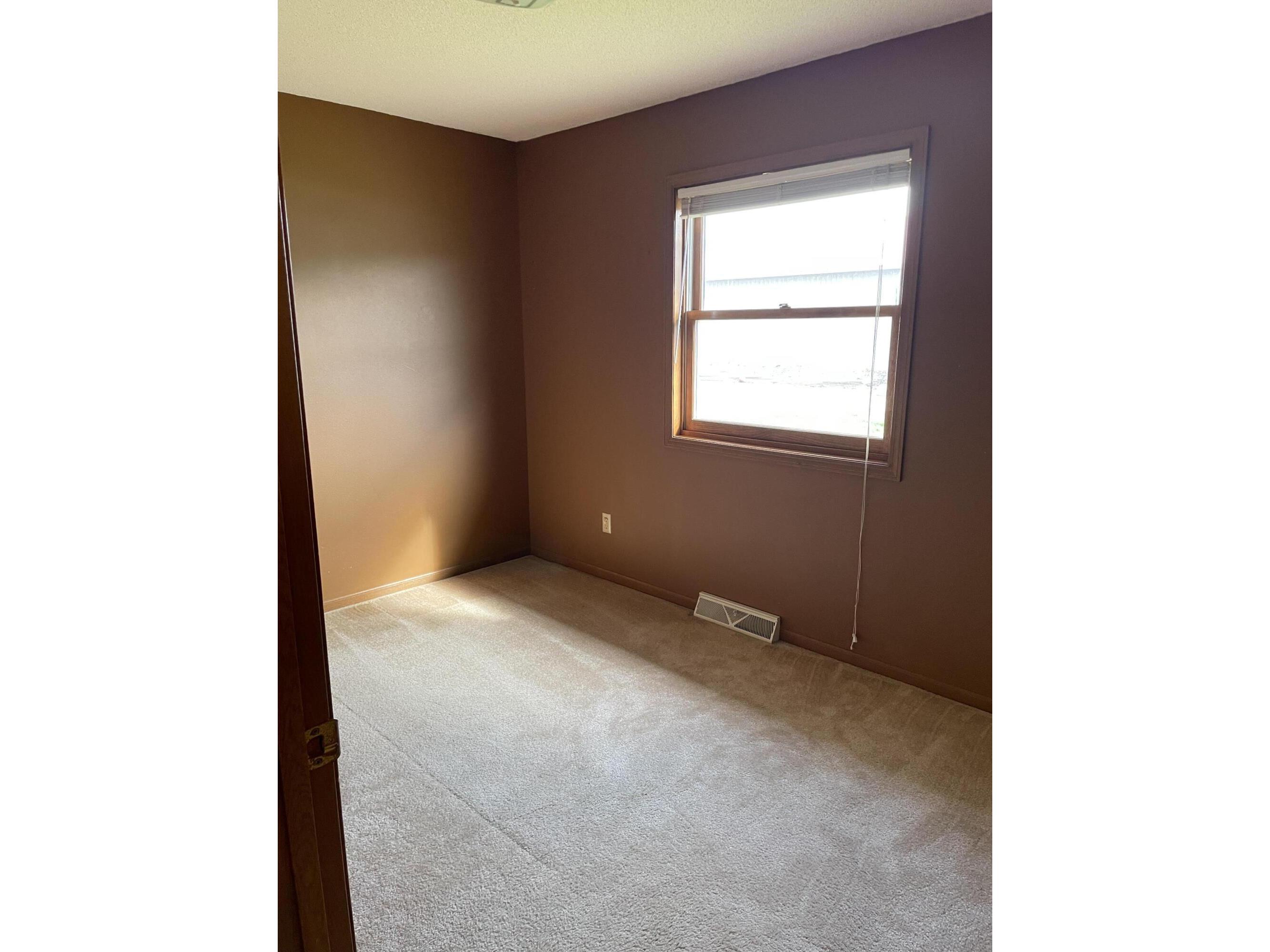 1905 Henry Johns Bangor WI 54614 1934253 image16