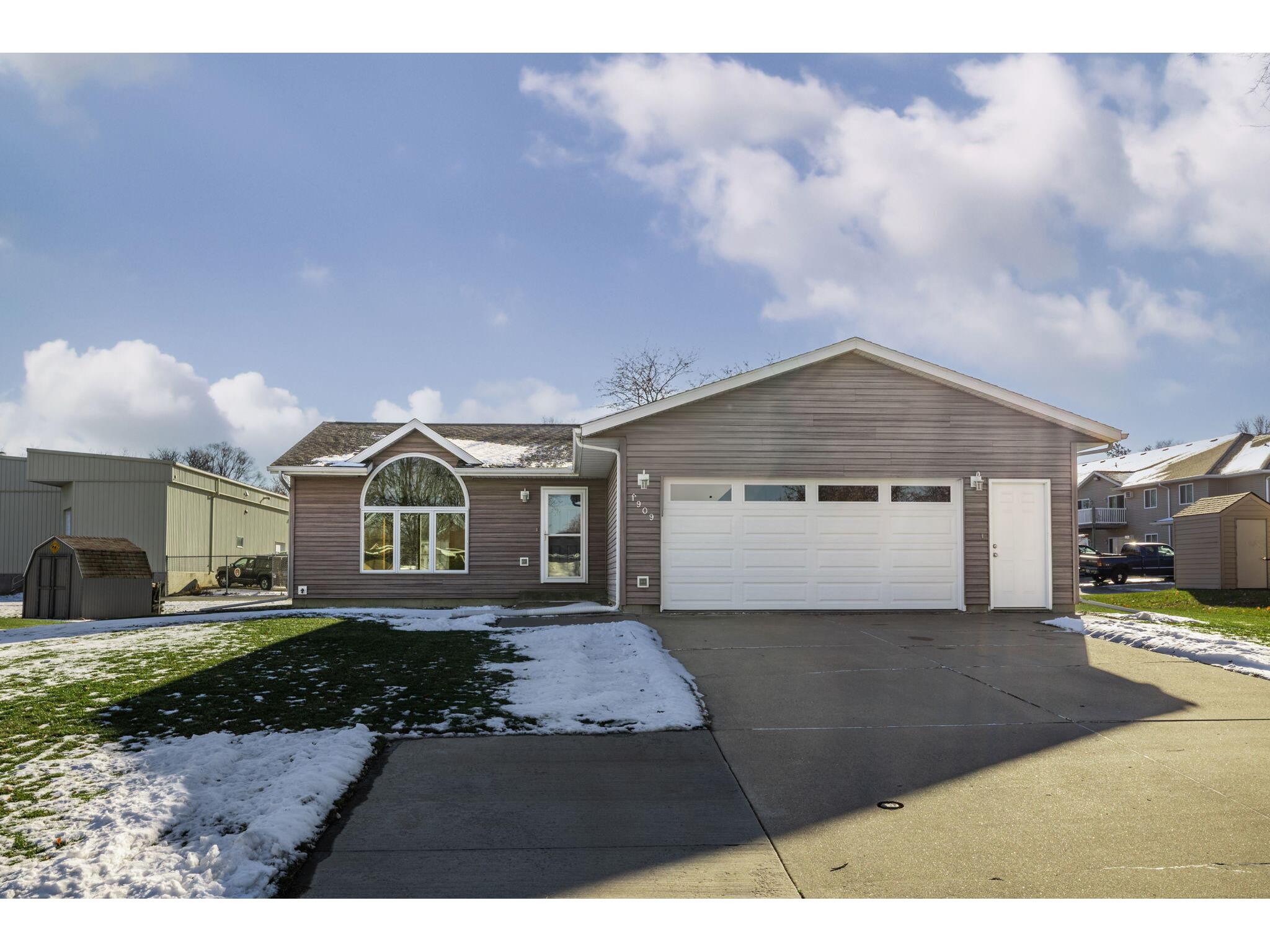 1909 Henry Johns Bangor WI 54614 1858800 image1