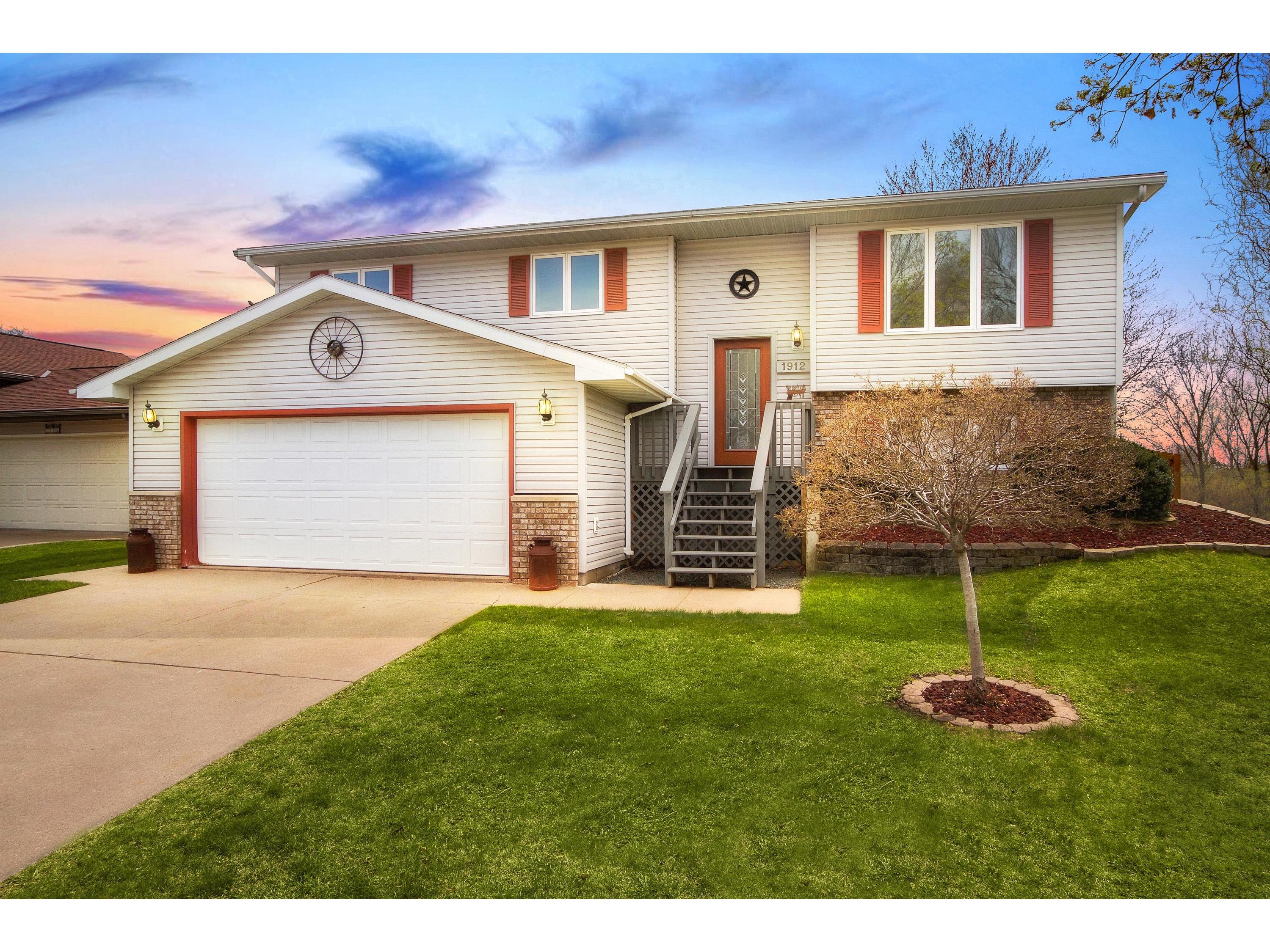 1912 Esther Dr, Onalaska, WI 54650 MLS 1686893 Edina Realty