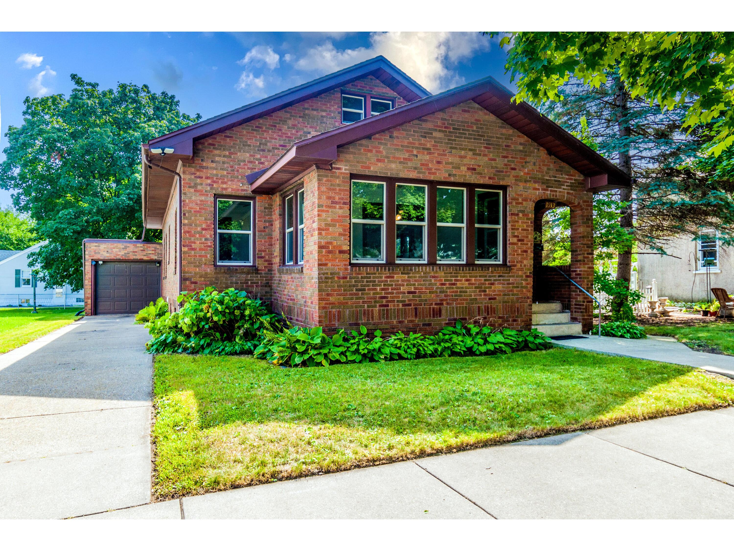 1913 16th La Crosse WI 54601 1846115 image1