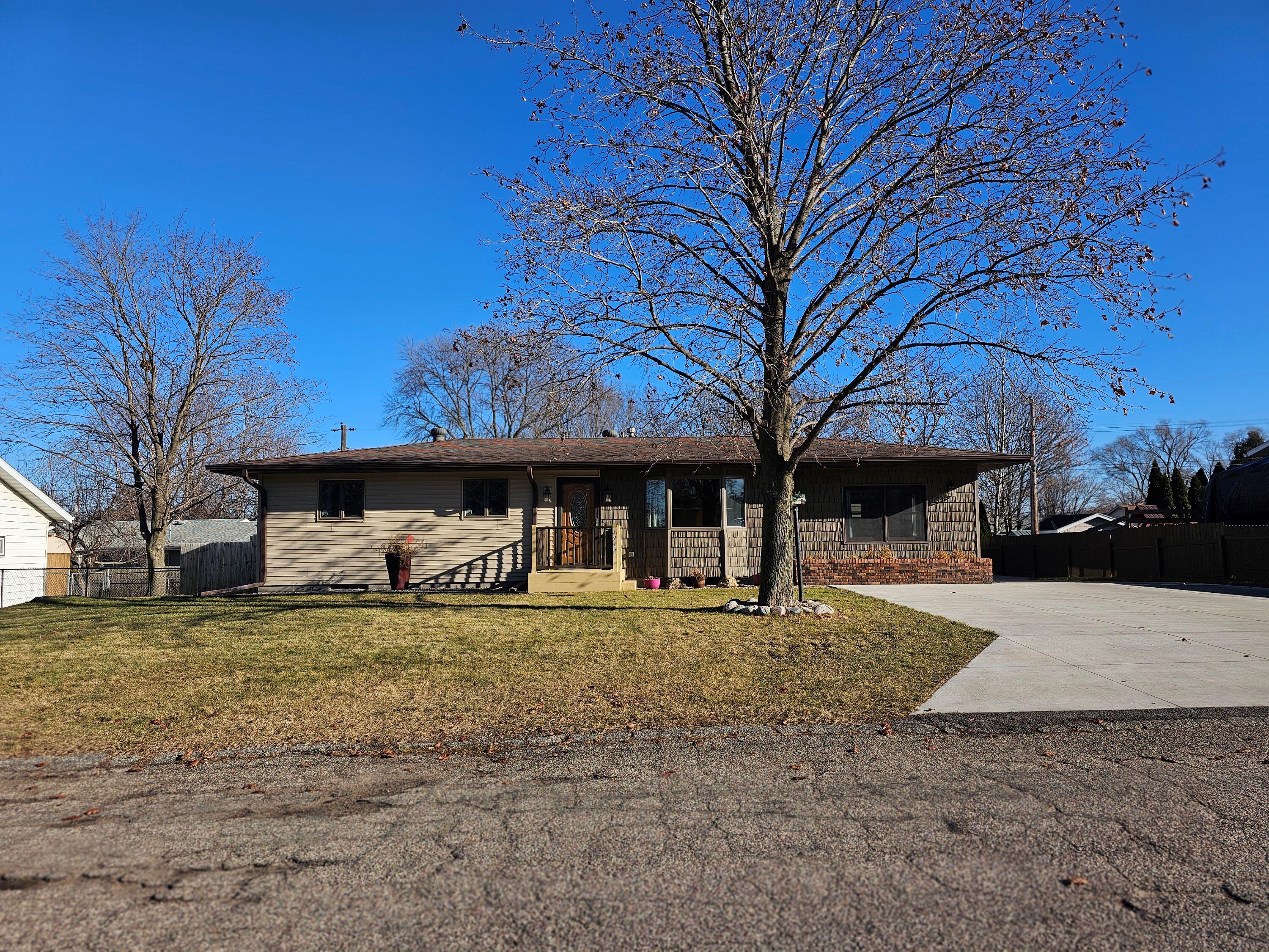 1918 Sharon Campbell WI 54603 1861294 image1