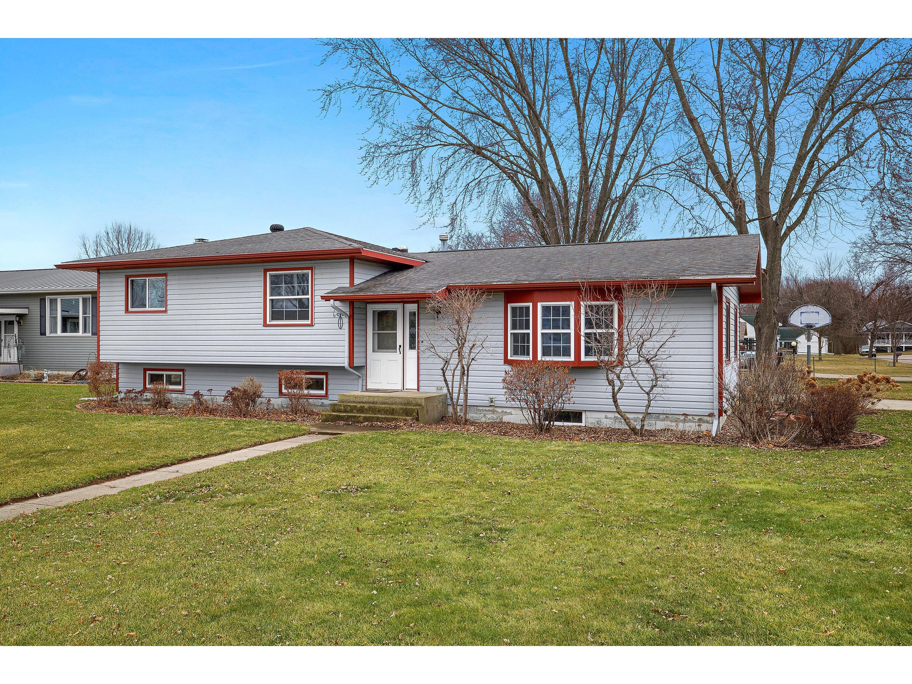 1922 Maryline Campbell WI 54603 1867790 image1