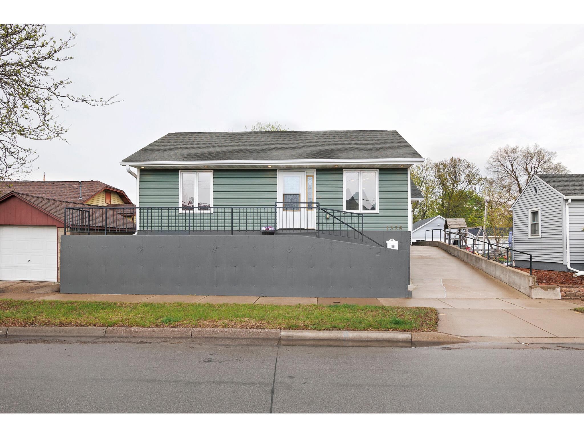 1926 Caledonia St La Crosse WI 54603 1833660 image1
