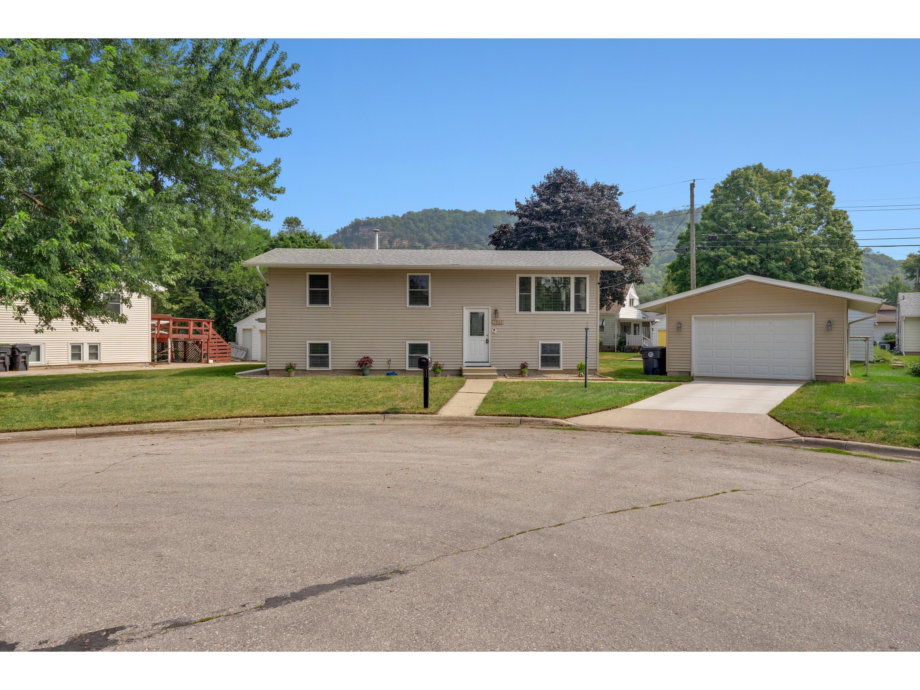 1965 28th La Crosse WI 54601 1930806 image1