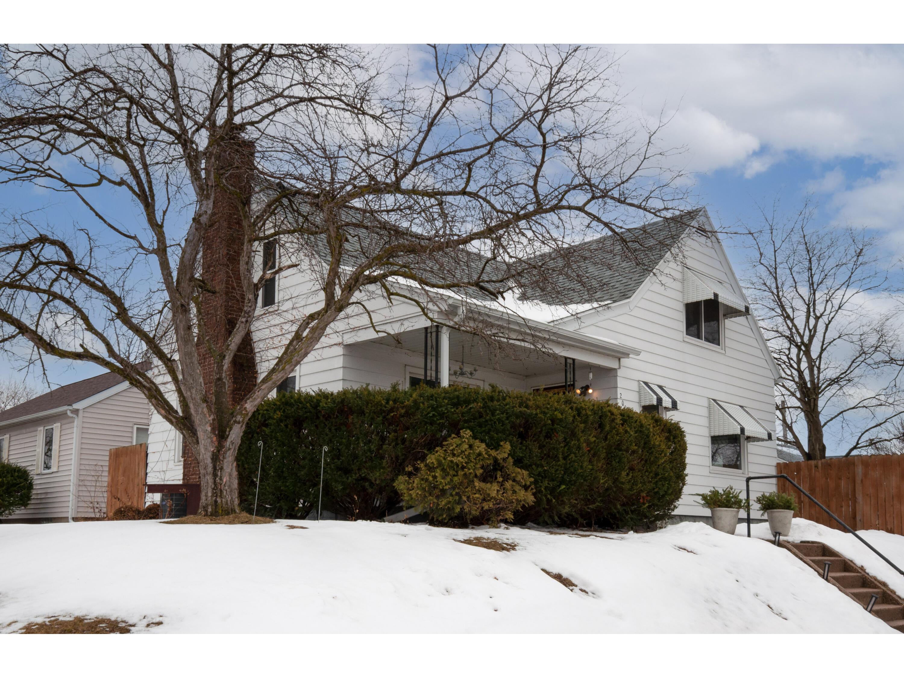 2001 15th, La Crosse, WI 54601 MLS 1826202 Edina Realty