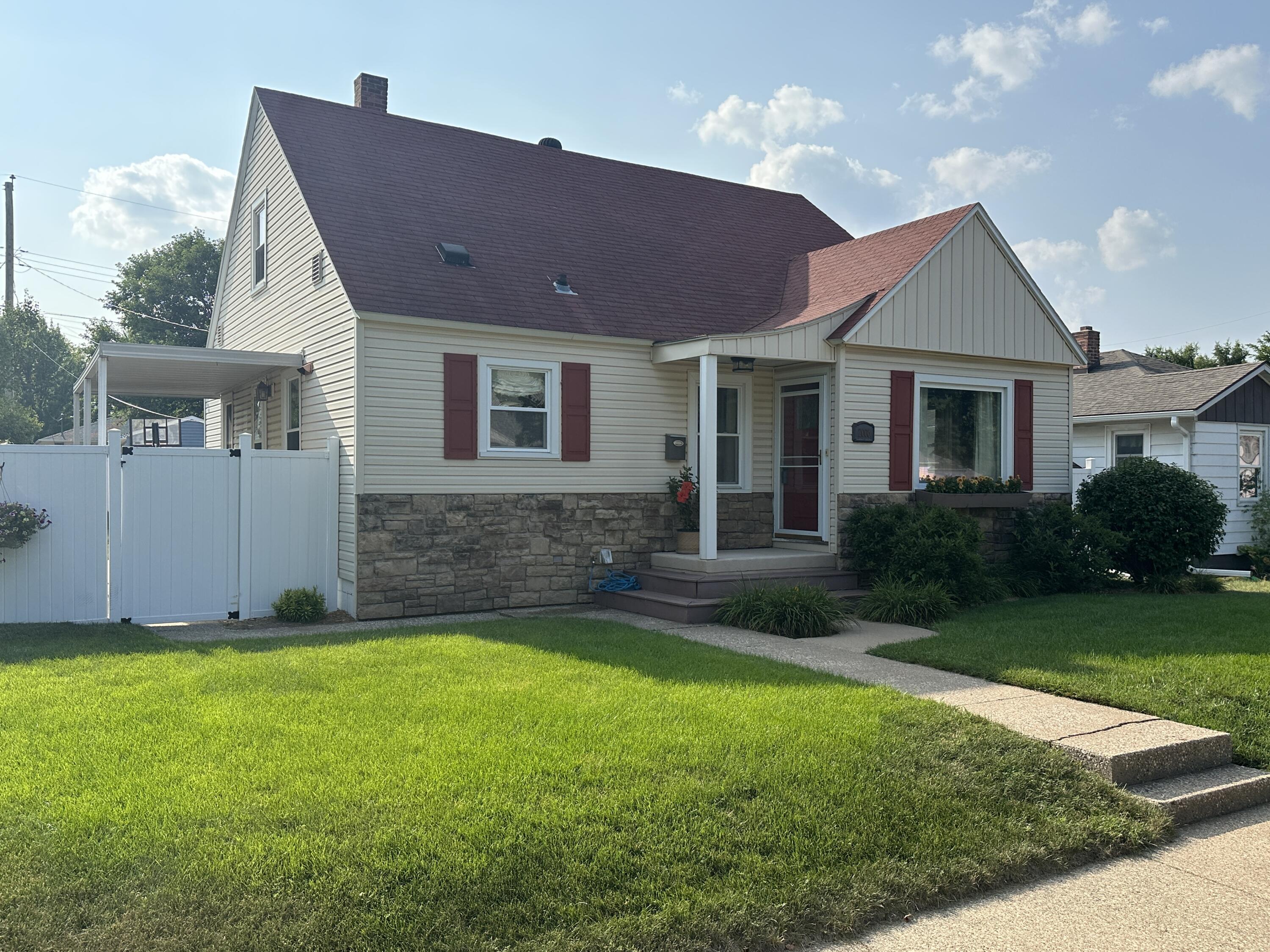 2006 15th La Crosse WI 54601 1845657 image1