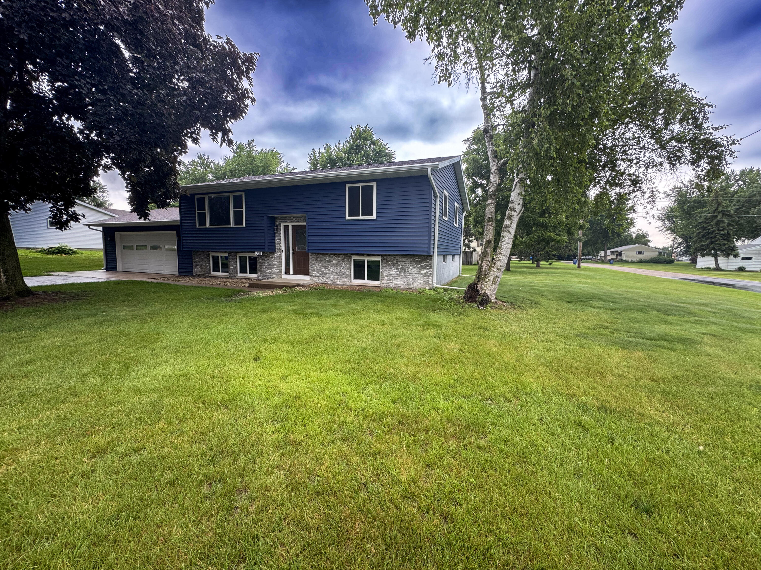 201 Church Campbell WI 54603 1923901 image1