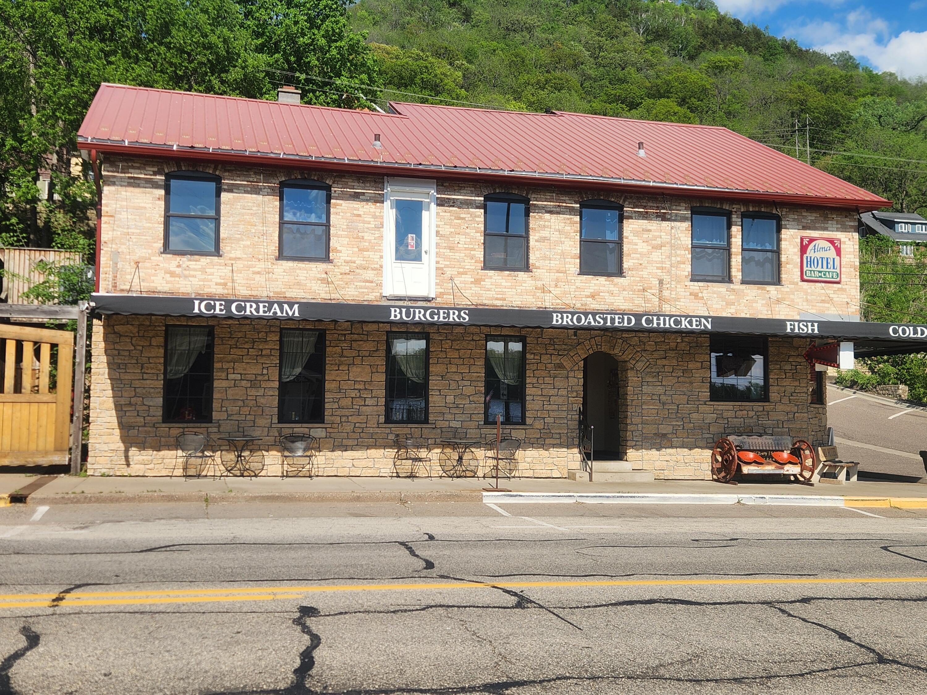 201 N Main Alma WI 54610 1921476 image1